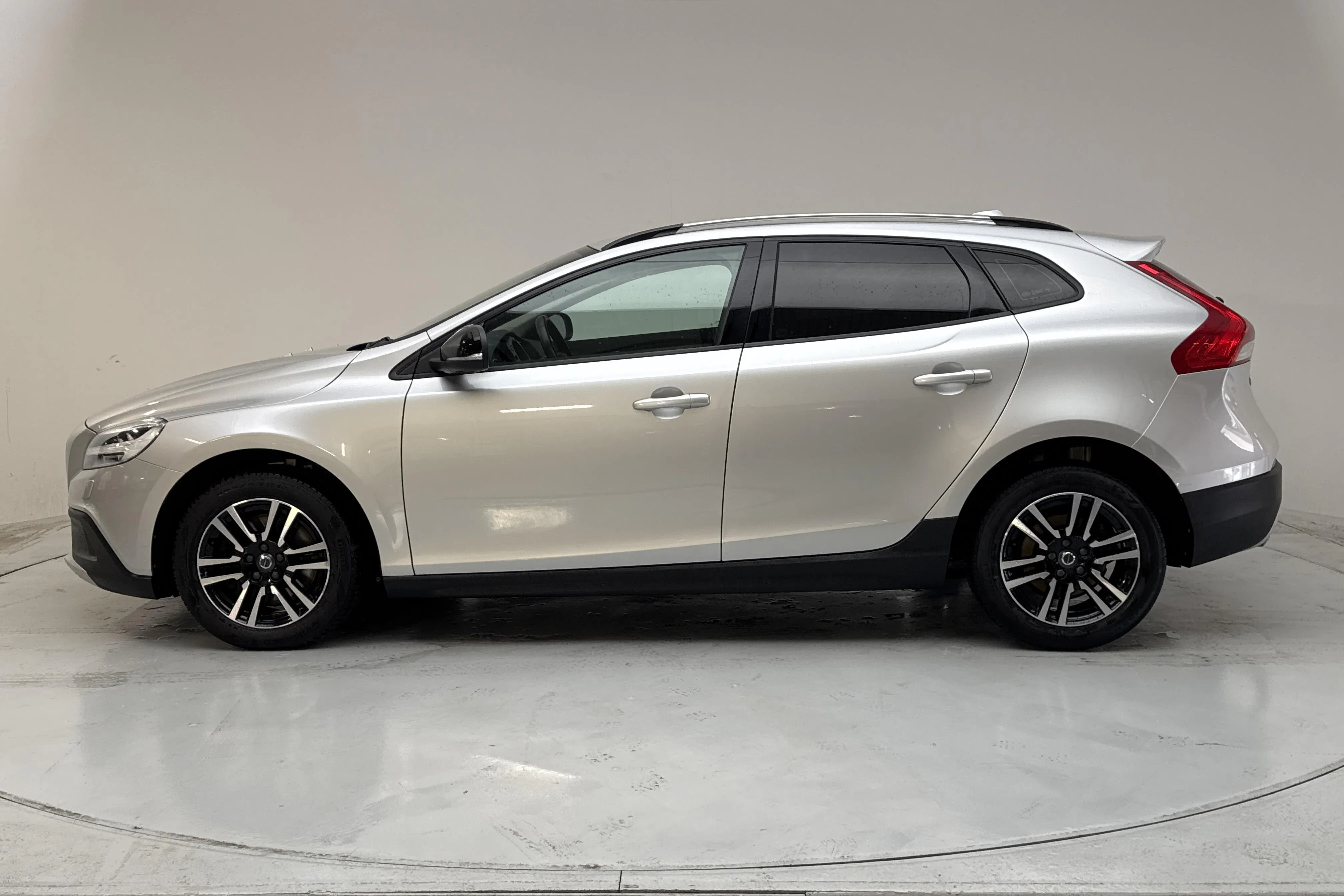 Presentation photo 2 of 14: Volvo V40 Cross Country D3 (150hk) - 171 070 km - Automatic - silver - 2018