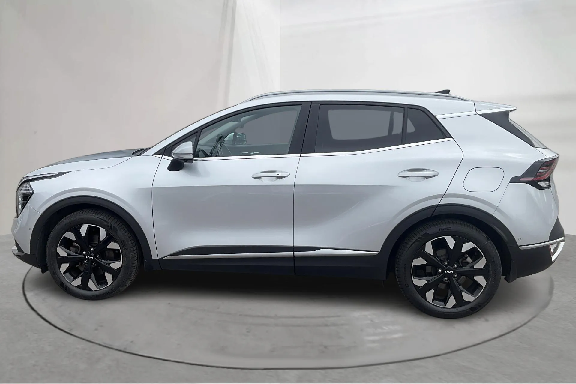 Presentationsfoto 2 av 20: KIA Sportage PHEV AWD (265hk) - 11 635 mil - Automat - grå - 2022