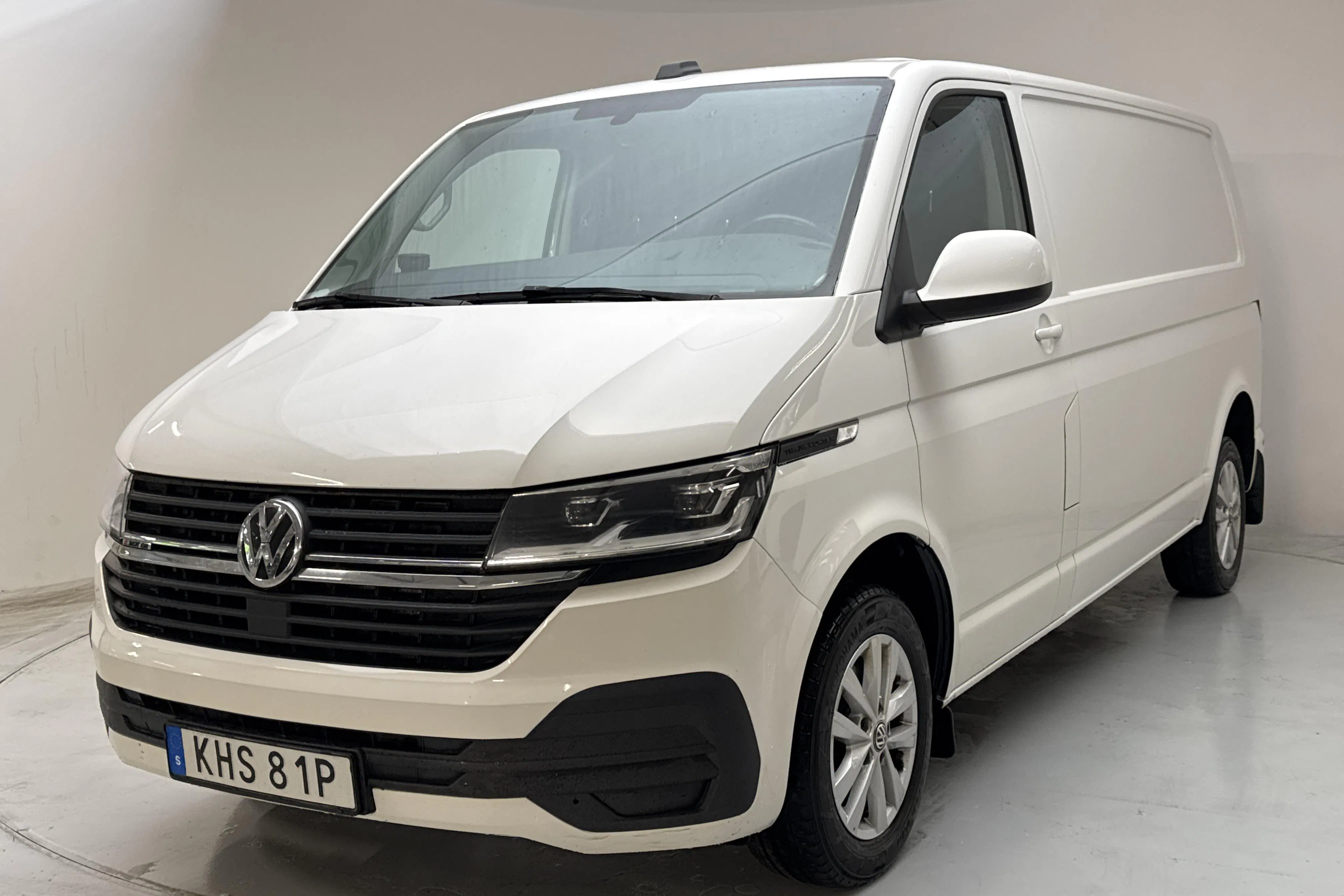 Presentationsfoto 1 av 16: VW Transporter T6 2.0 TDI BMT Skåp 4MOTION (150hk) - 19 920 mil - Manuell - vit - 2020