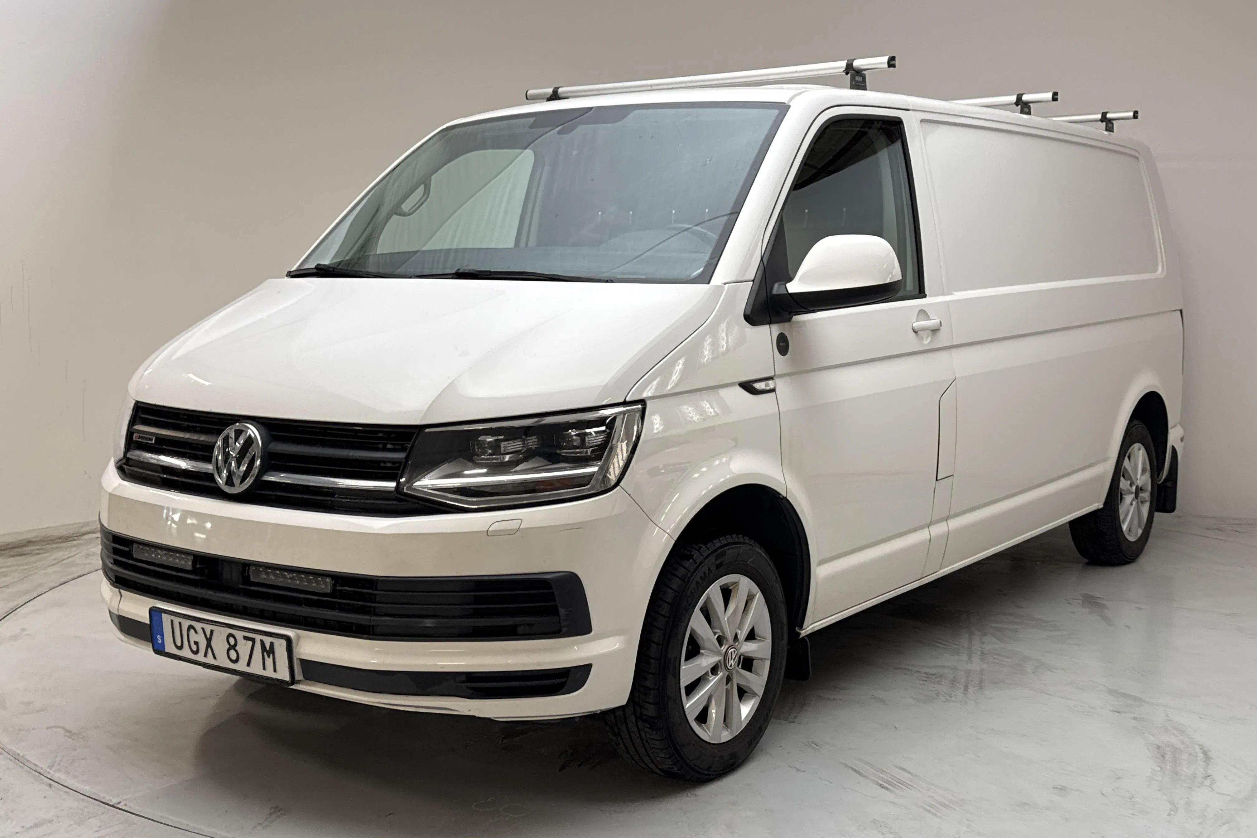 Presentationsfoto 1 av 15: VW Transporter T6 2.0 TDI BMT Skåp 4MOTION (150hk) - 18 185 mil - Manuell - vit - 2019