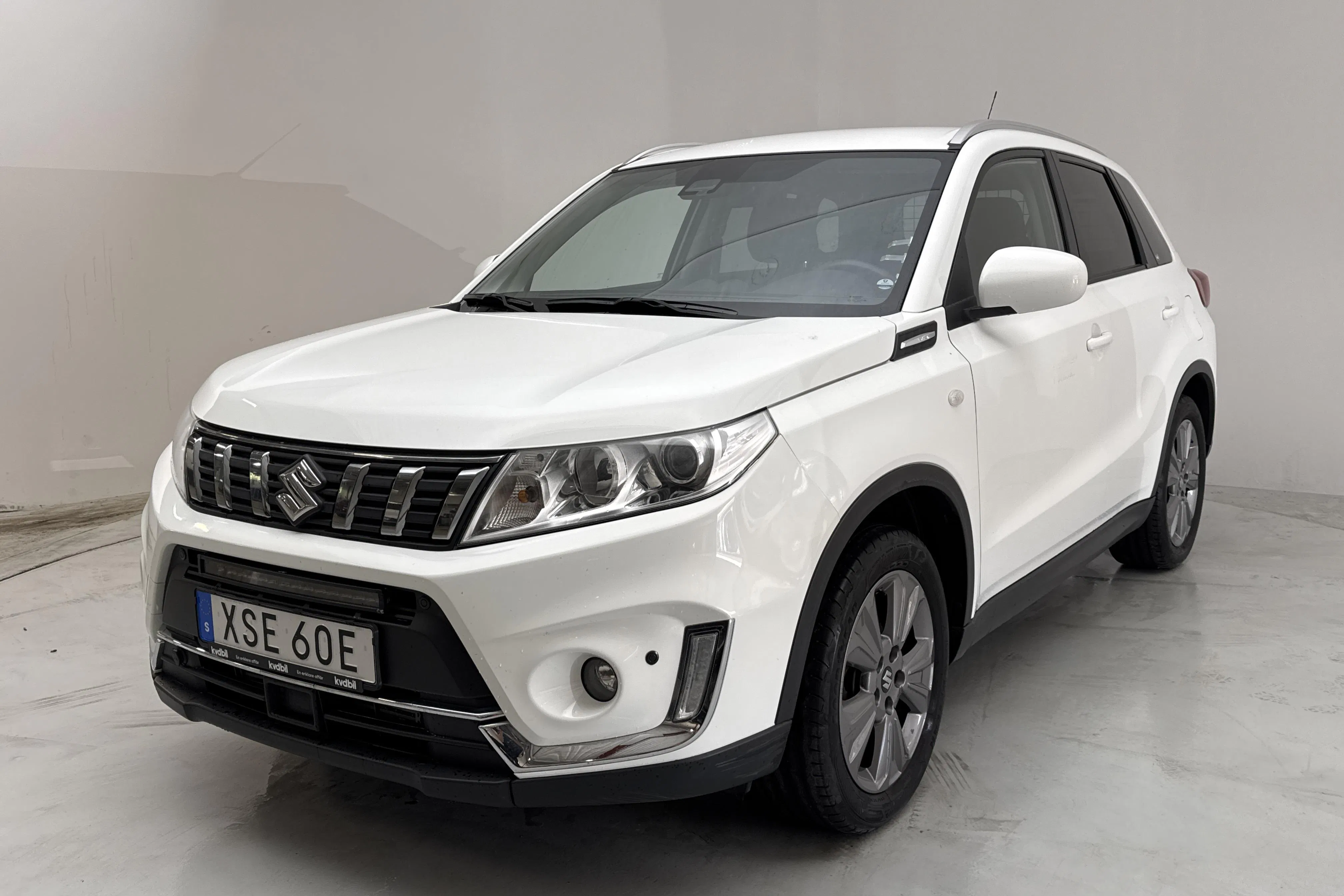 Presentation photo 1 of 13: Suzuki Vitara 1.4T Boosterjet Allgrip 4x4 (140hk) - 11 253 Scandinavian mile - Manual - white - 2019