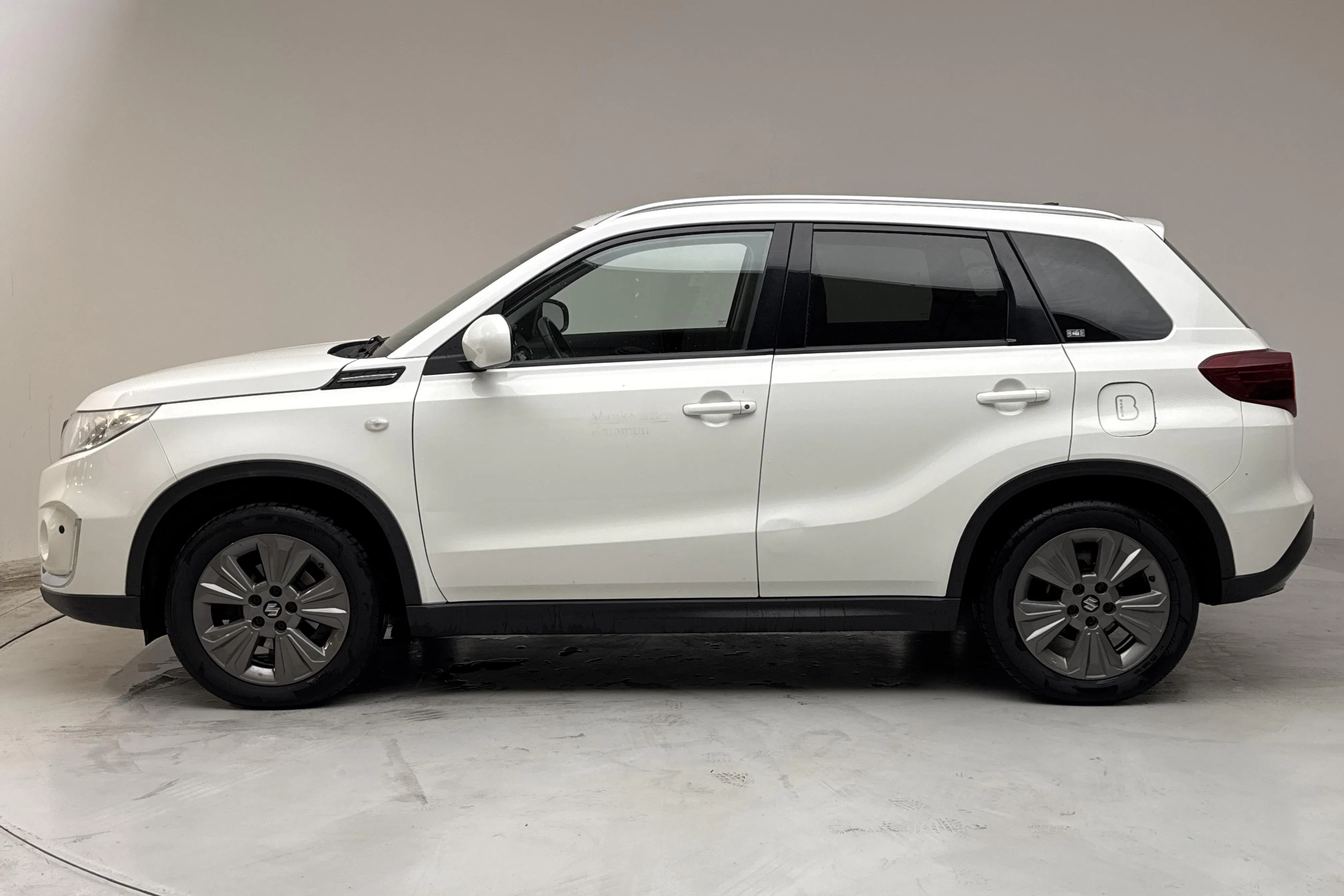 Presentation photo 2 of 13: Suzuki Vitara 1.4T Boosterjet Allgrip 4x4 (140hk) - 12 505 Scandinavian mile - Manual - white - 2019