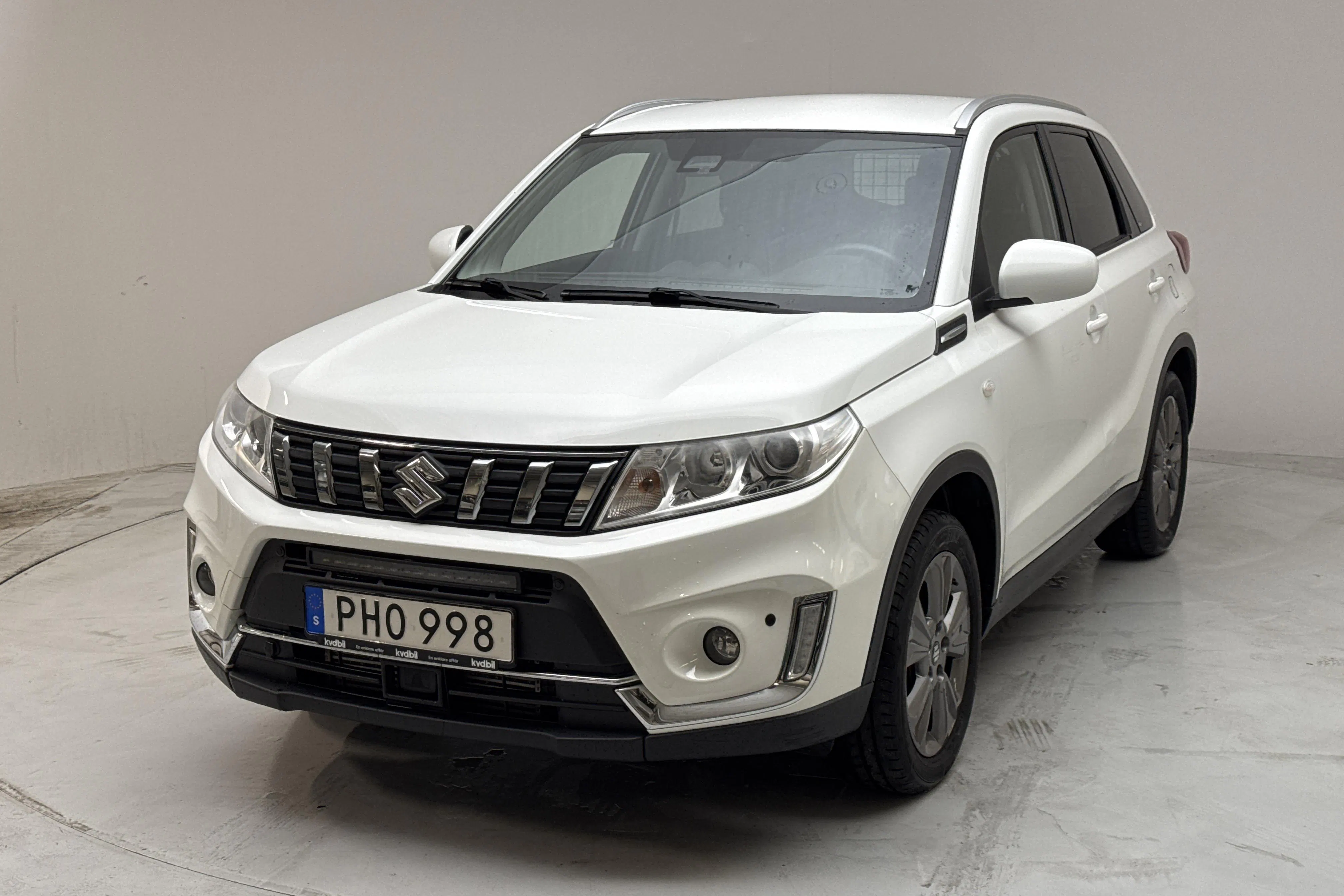 Presentation photo 1 of 13: Suzuki Vitara 1.4T Boosterjet Allgrip 4x4 (140hk) - 12 505 Scandinavian mile - Manual - white - 2019
