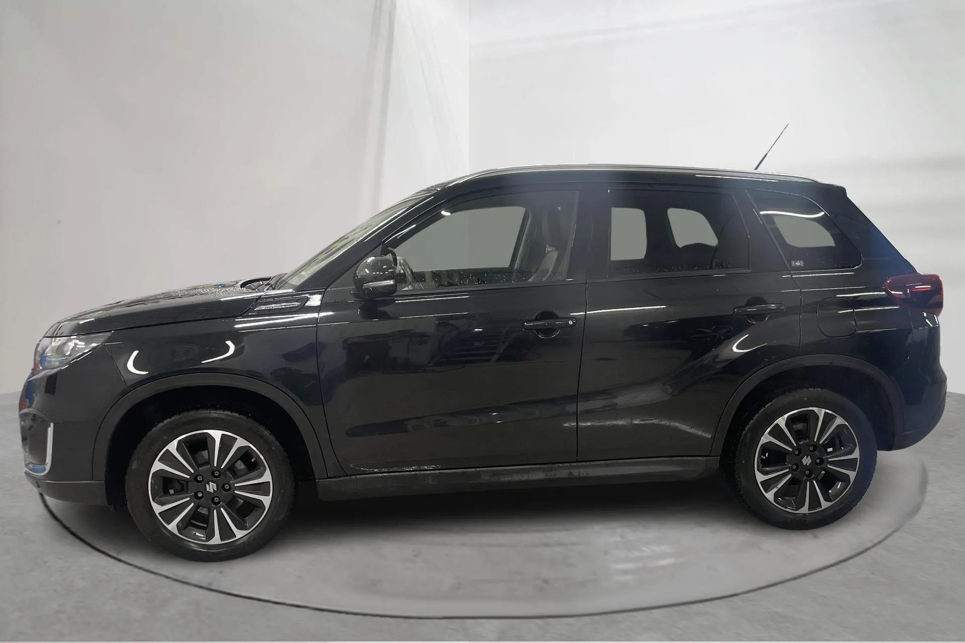 Presentation photo 2 of 17: Suzuki Vitara 1.5 HEV Allgrip 4x4 (115hk) - 31 720 km - Automatic - black - 2023
