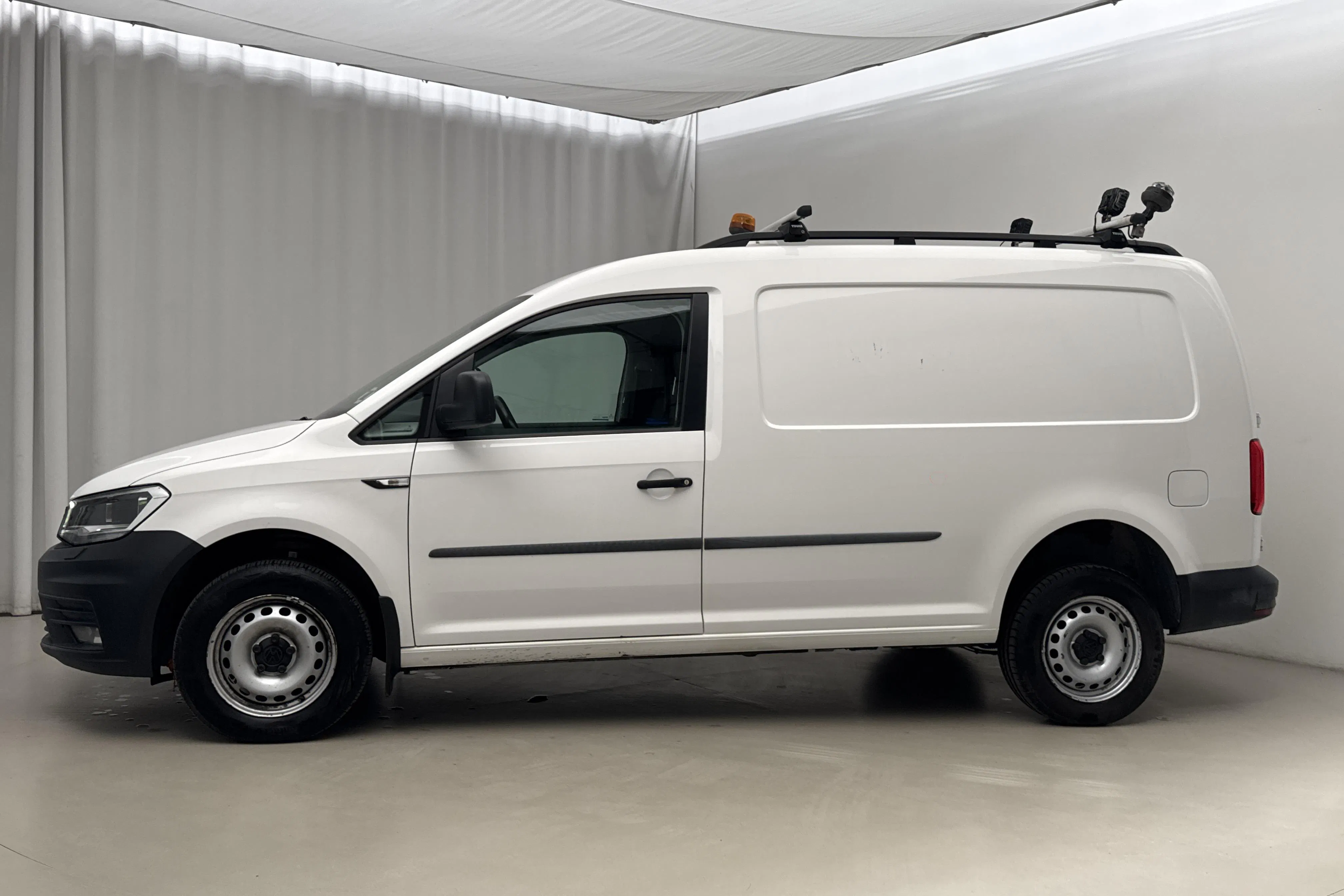Presentation photo 2 of 20: VW Caddy 2.0 TDI Maxi Skåp 4MOTION (122hk) - 55 140 km - Manual - white - 2020