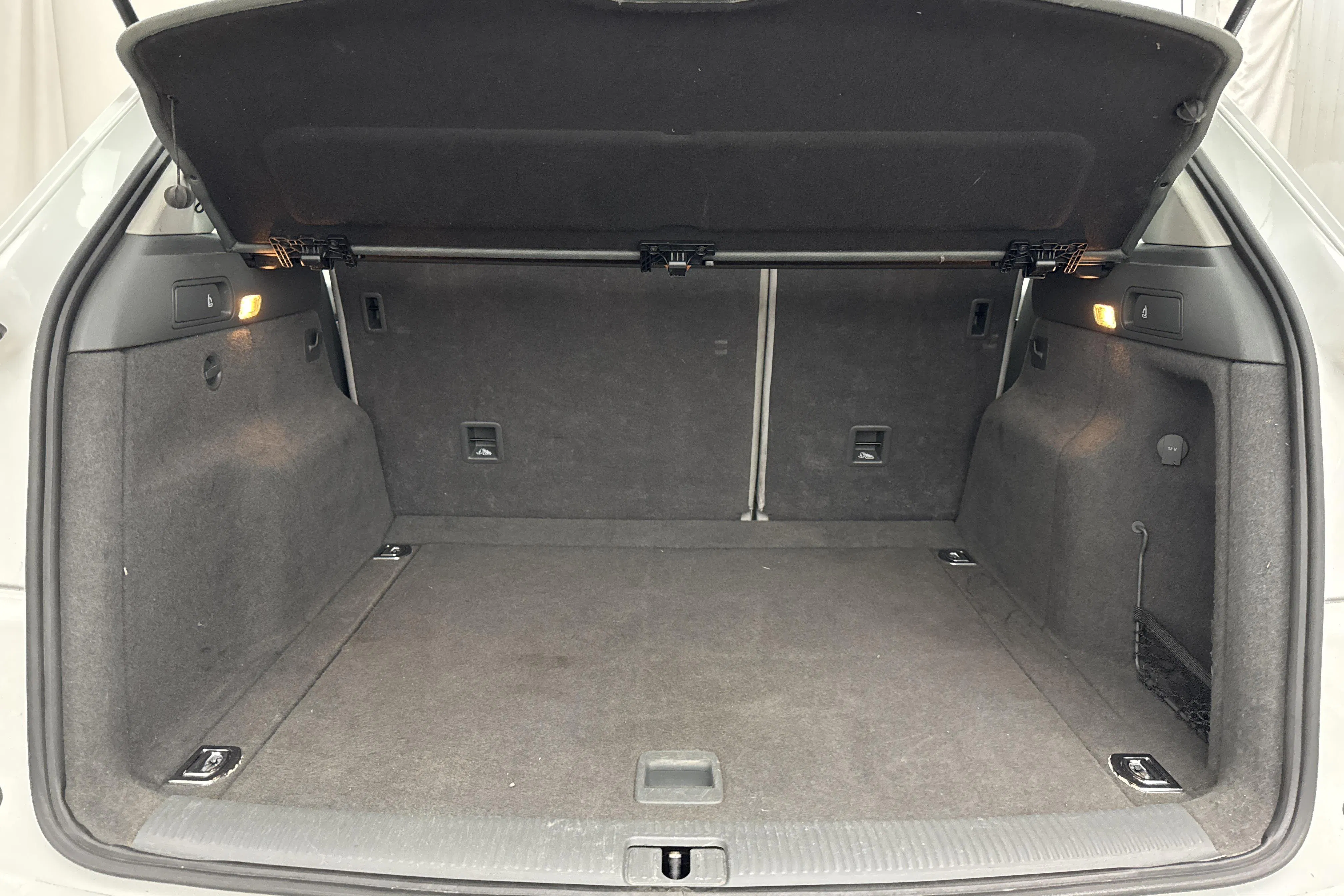Presentationsfoto 16 av 16: Audi Q5 2.0 TDI clean diesel quattro (190hk) - 22 784 mil - Automat - vit - 2016