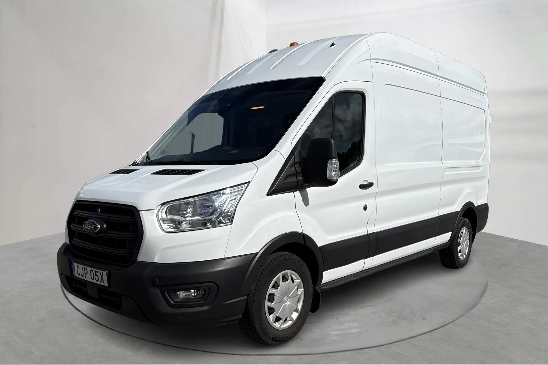 Presentation photo 1 of 17: Ford Transit 350 2.0 TDCi AWD Skåp (170hk) - 44 810 km - Manual - white - 2022