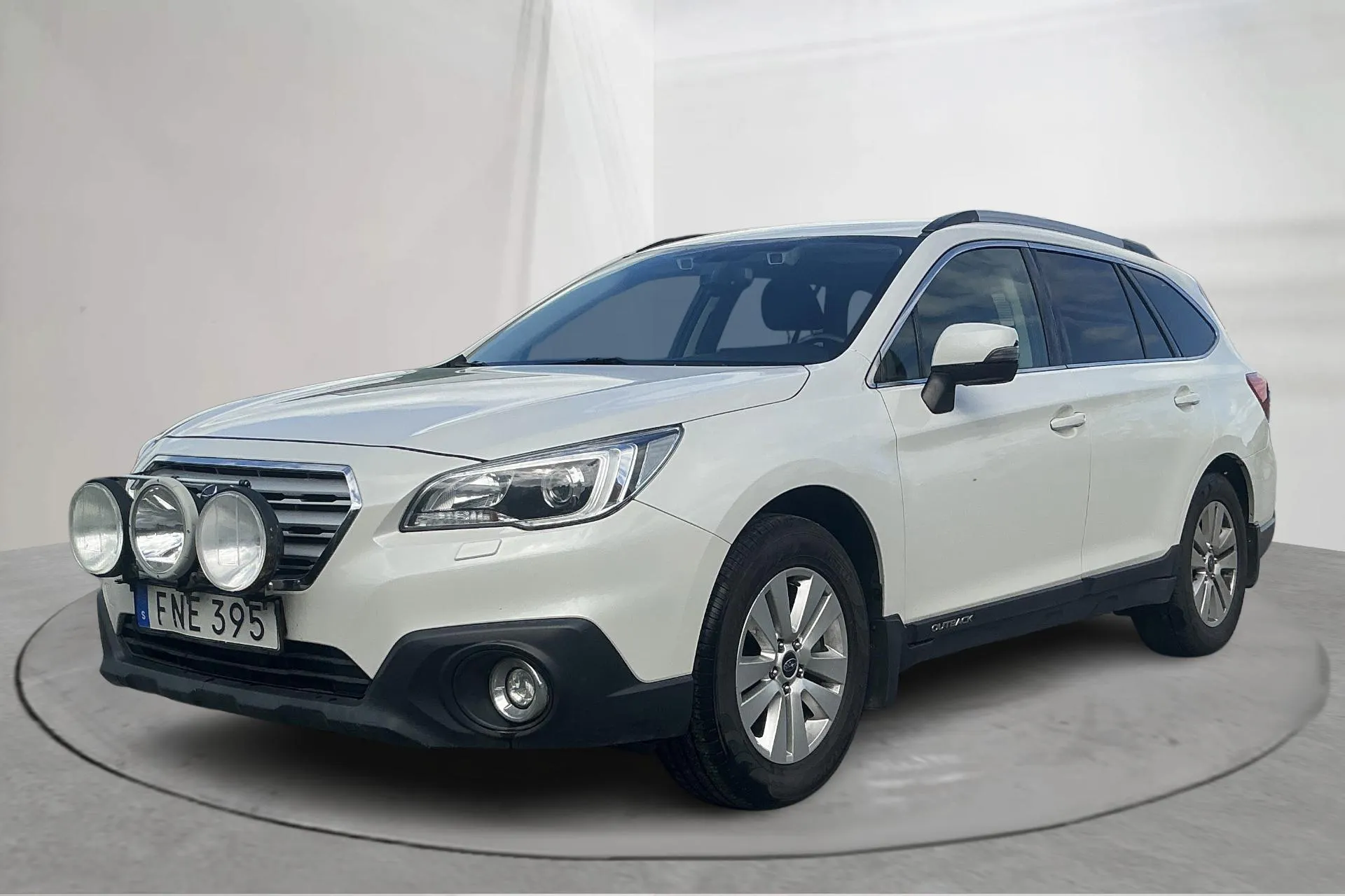 Presentationsfoto 1 av 16: Subaru Outback 2.0D (150hk) - 19 941 mil - Automat - vit - 2017