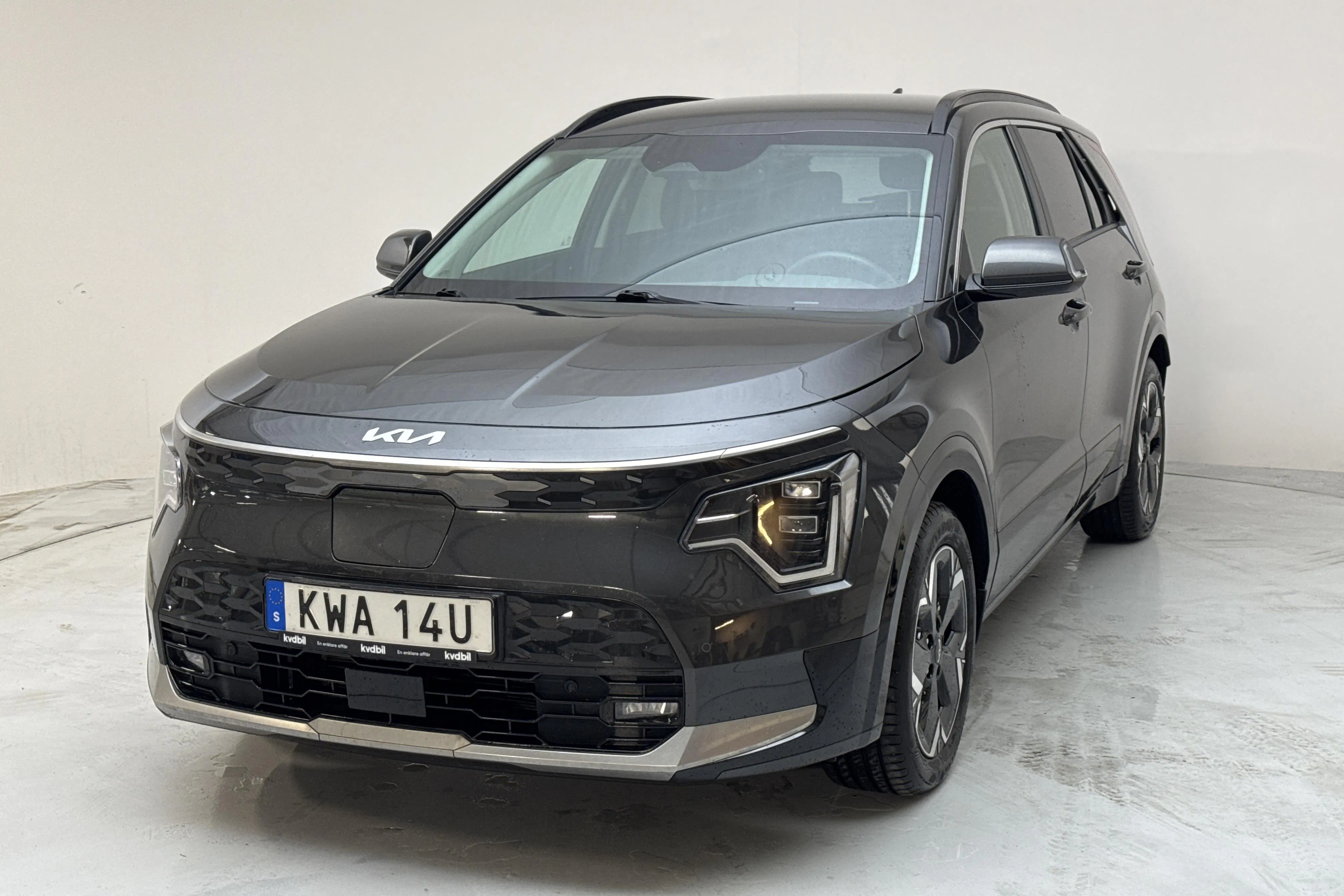 Presentation photo 1 of 15: KIA Niro EV 65kWh (204hk) - 48 250 km - Automatic - gray - 2023