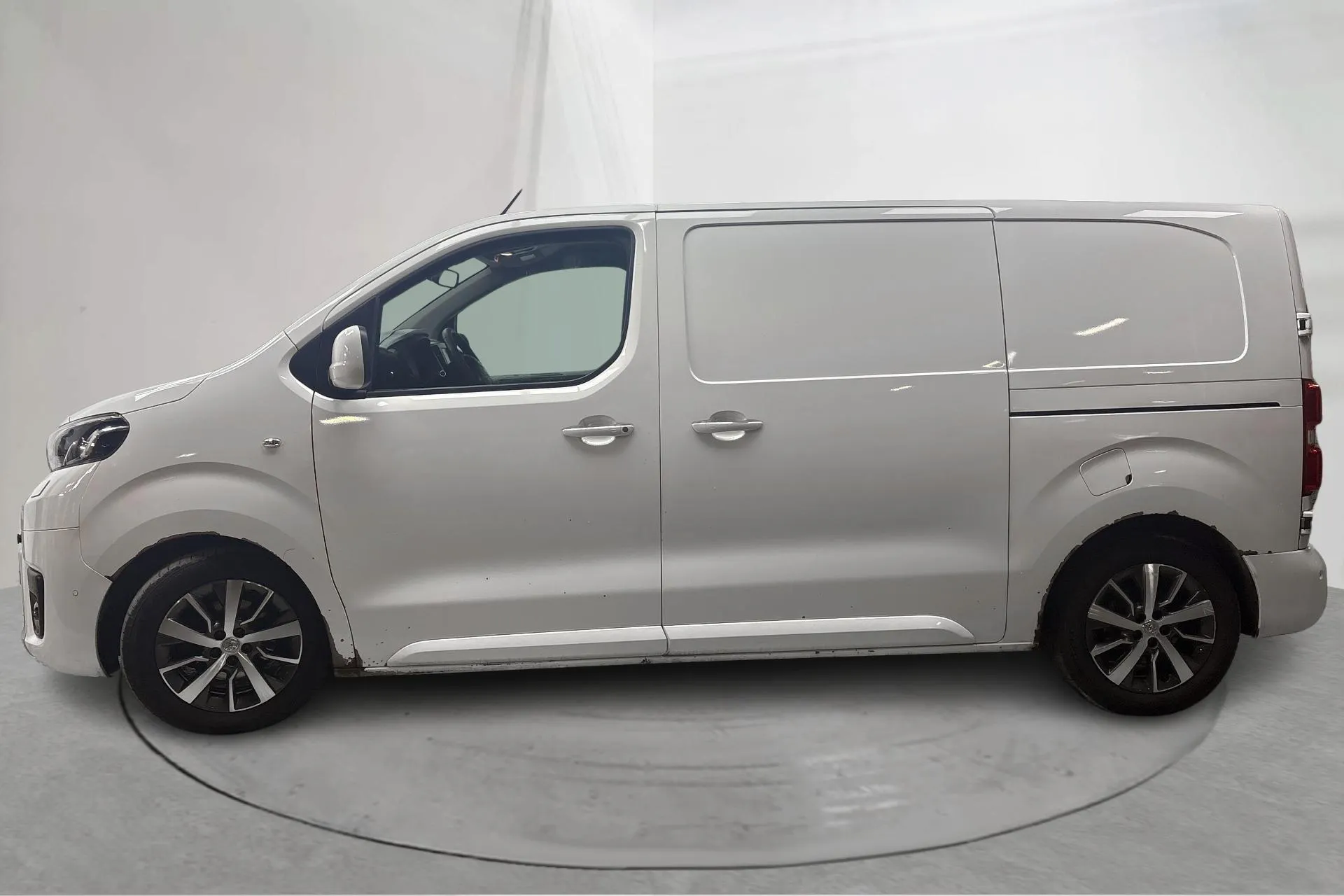 Presentationsfoto 2 av 19: Toyota PROACE 2.0D (177hk) - 20 297 mil - Automat - vit - 2019