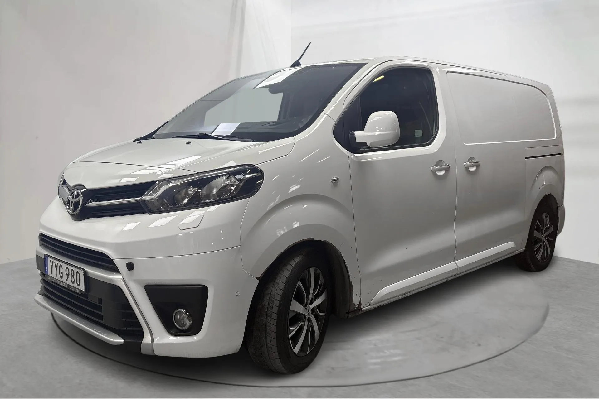 Presentationsfoto 1 av 19: Toyota PROACE 2.0D (177hk) - 20 297 mil - Automat - vit - 2019