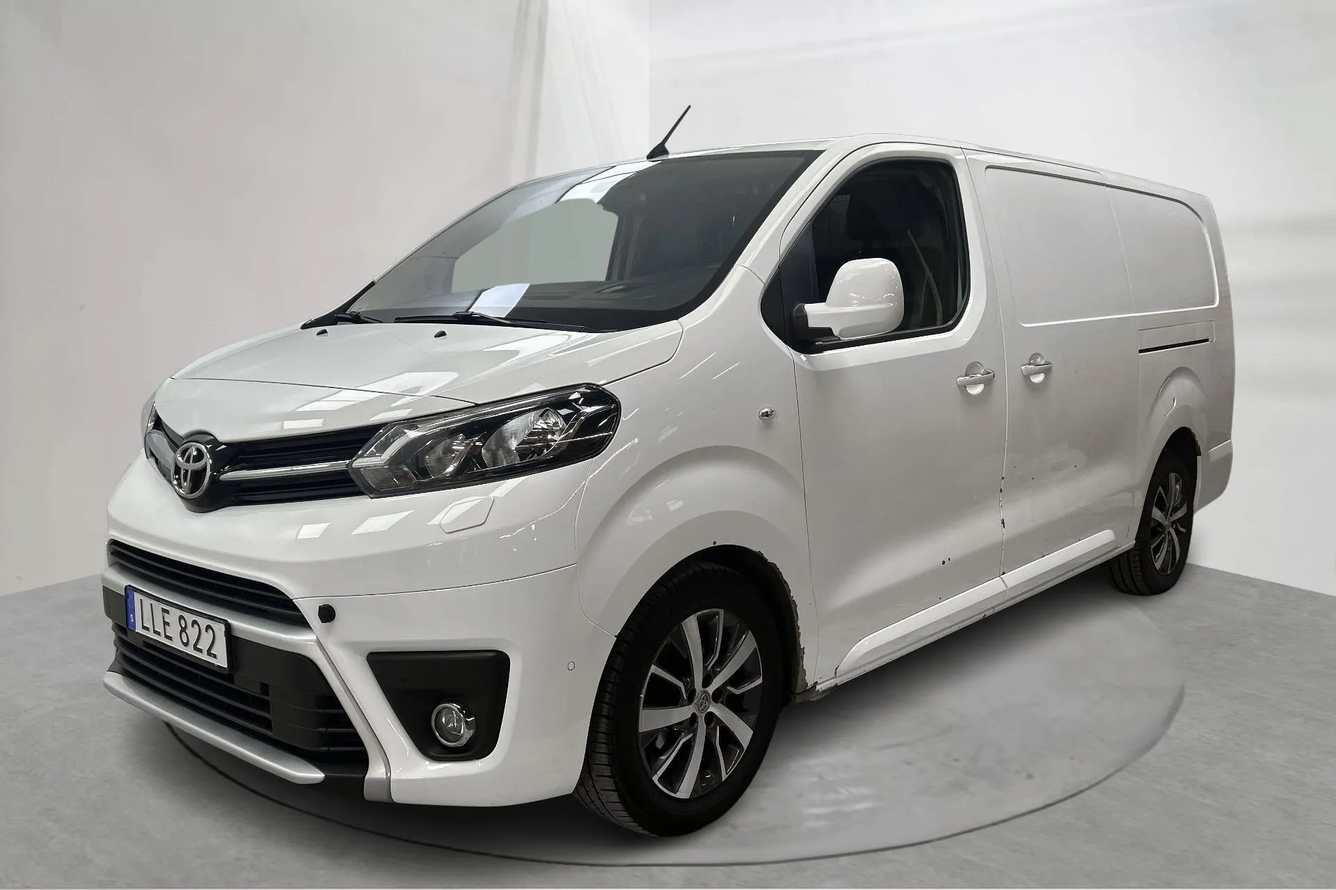 Presentation photo 1 of 17: Toyota PROACE 2.0D (177hk) - 120 930 km - Automatic - white - 2019