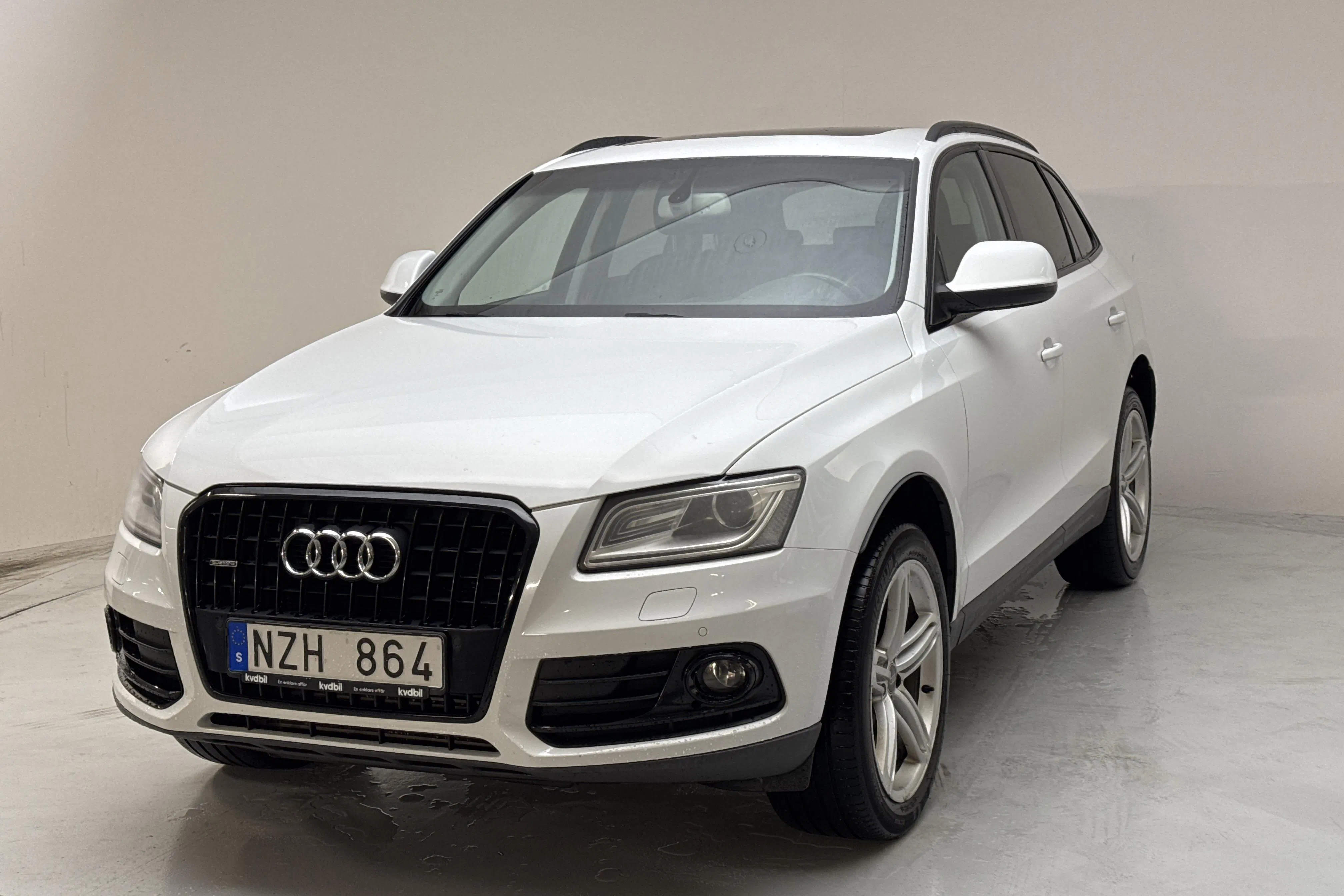 Presentationsfoto 1 av 13: Audi Q5 2.0 TDI quattro (177hk) - 21 249 mil - Automat - vit - 2014