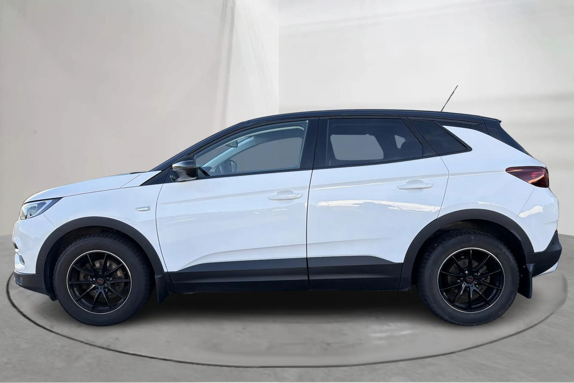 Presentationsfoto 2 av 15: Opel Grandland X 1.2 ECOTEC (130hk) - 3 394 mil - Automat - vit - 2021