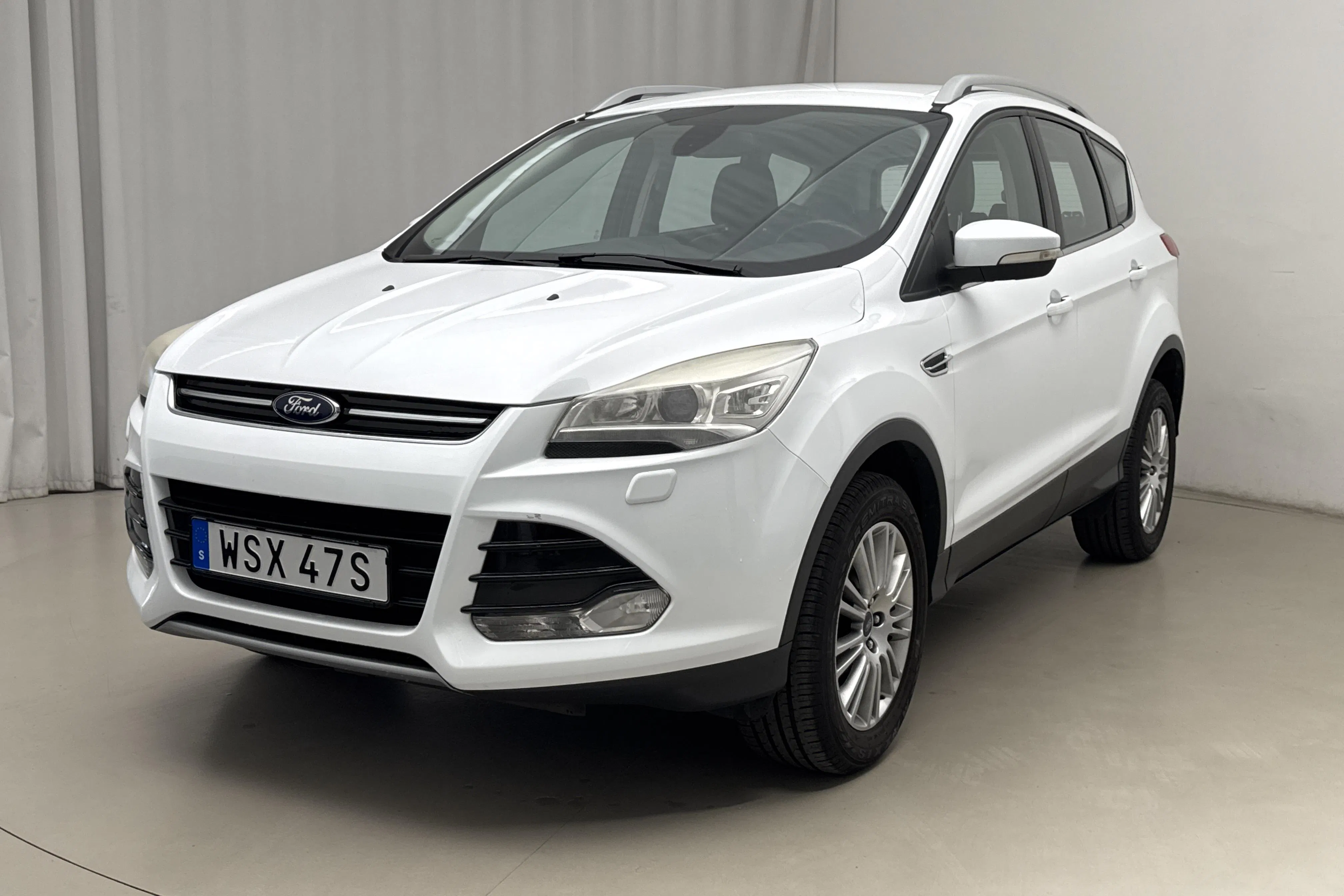 Presentationsfoto 1 av 15: Ford Kuga 2.0 TDCi (163hk) - 7 720 mil - Automat - vit - 2014