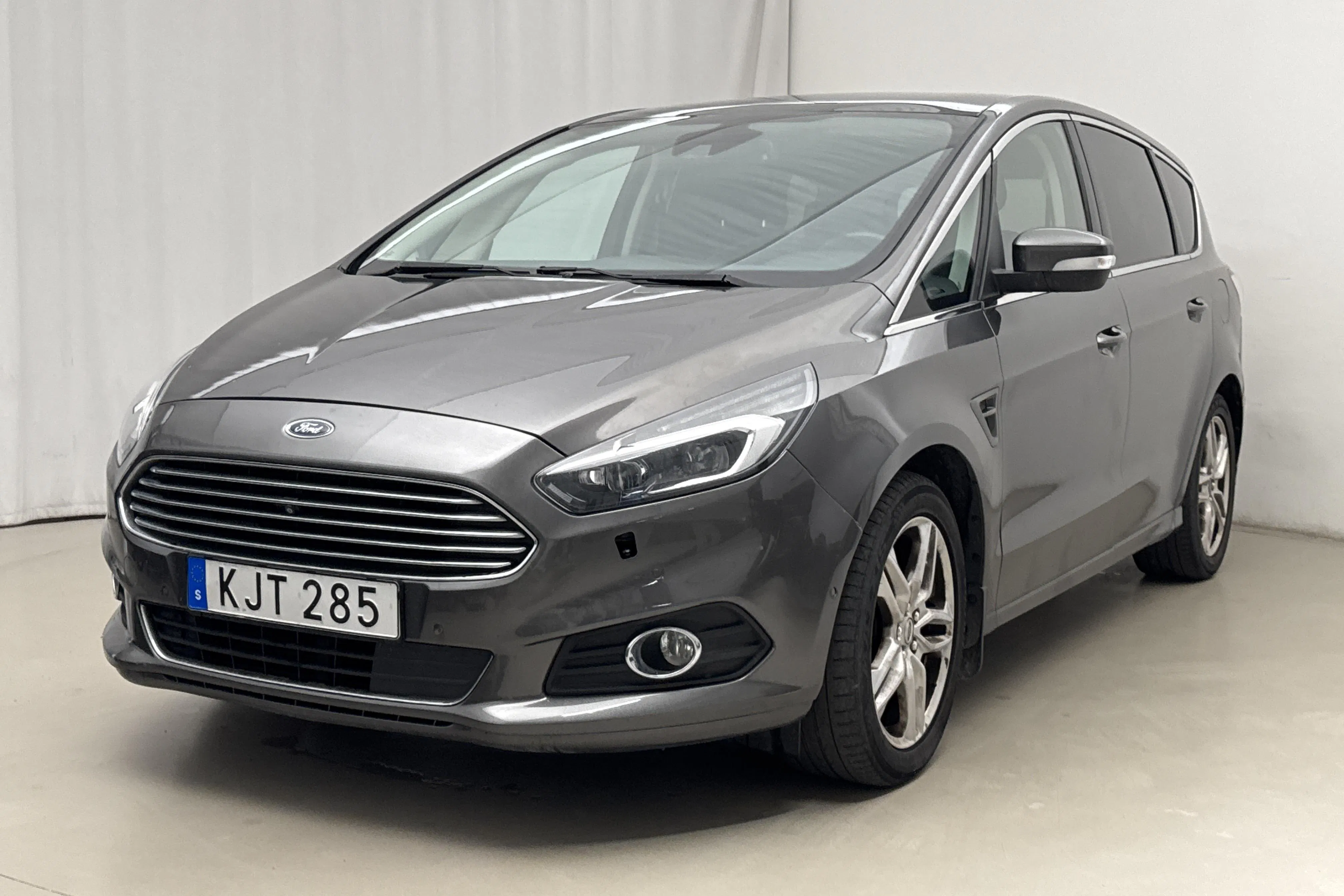 Presentationsfoto 1 av 23: Ford S-MAX 2.0 TDCi Bi-Turbo (210hk) - 14 797 mil - Automat - grå - 2016