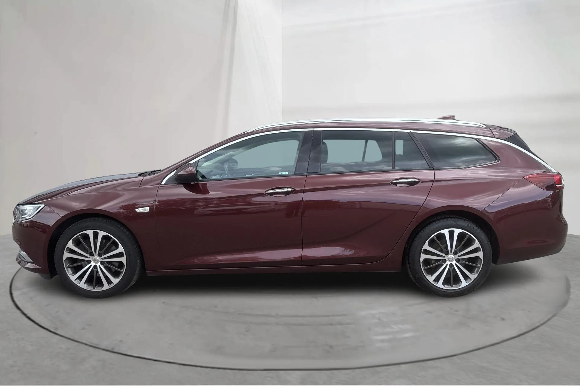 Presentation photo 2 of 14: Opel Insignia 1.5 Turbo Sports Tourer (165hk) - 142 280 km - Automatic - dark red - 2018
