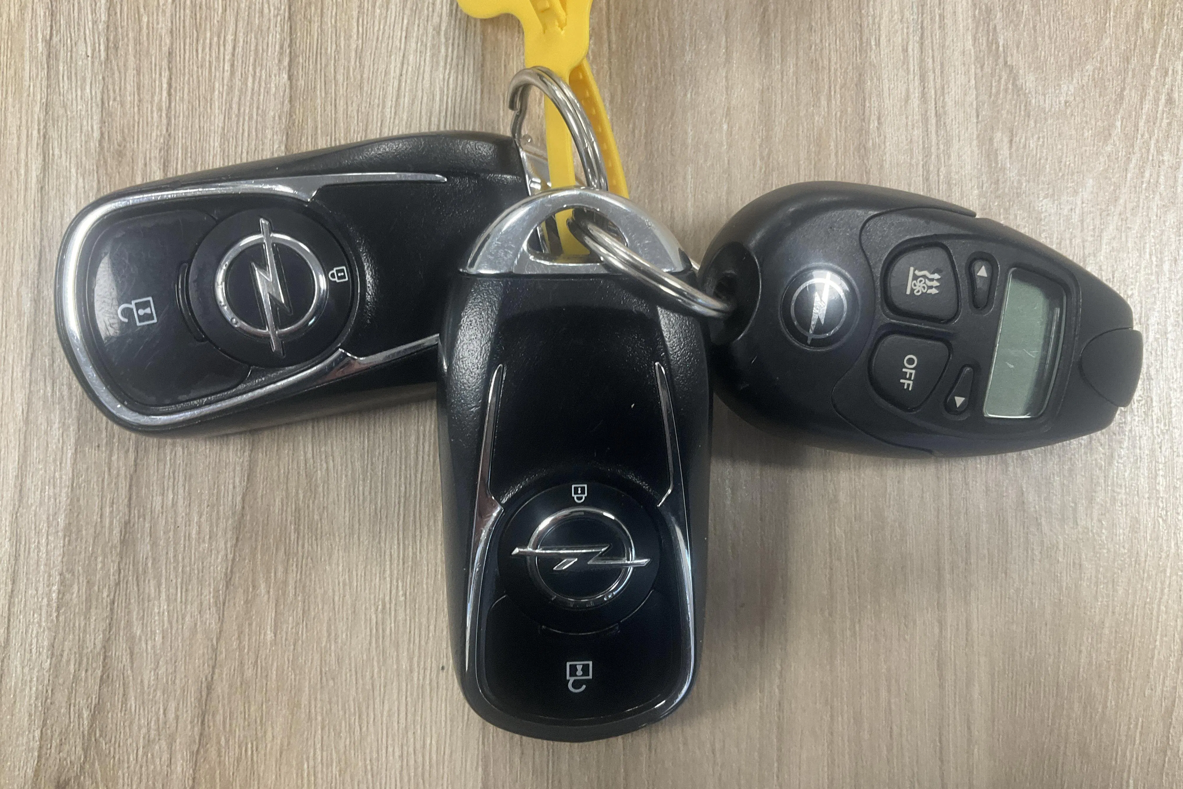 Presentation photo 14 of 14: Opel Insignia 1.5 Turbo Sports Tourer (165hk) - 142 280 km - Automatic - dark red - 2018