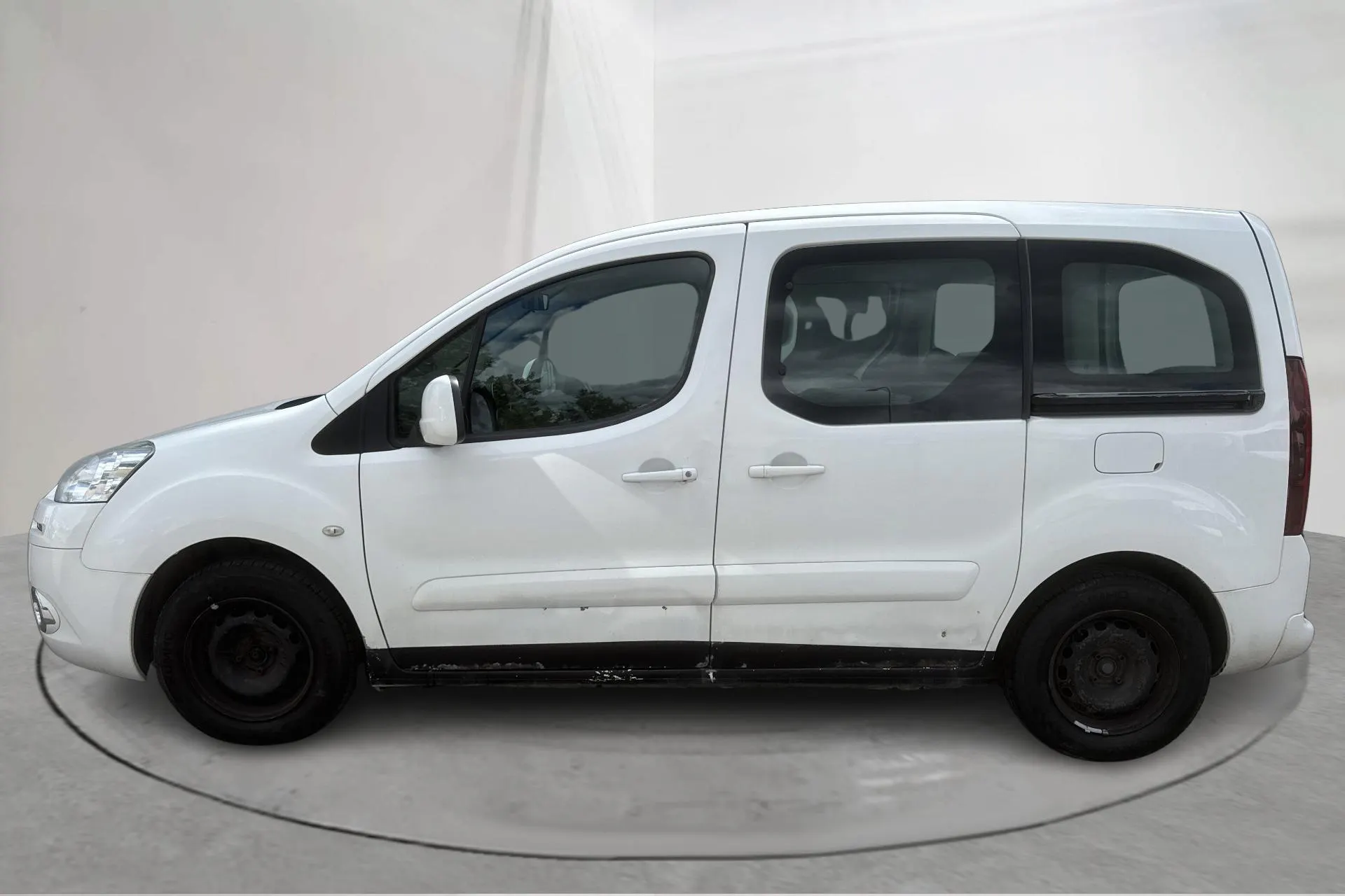 Presentationsfoto 2 av 12: Peugeot Partner Tepee 1.6 HDi (114hk) - 28 041 mil - Manuell - vit - 2015