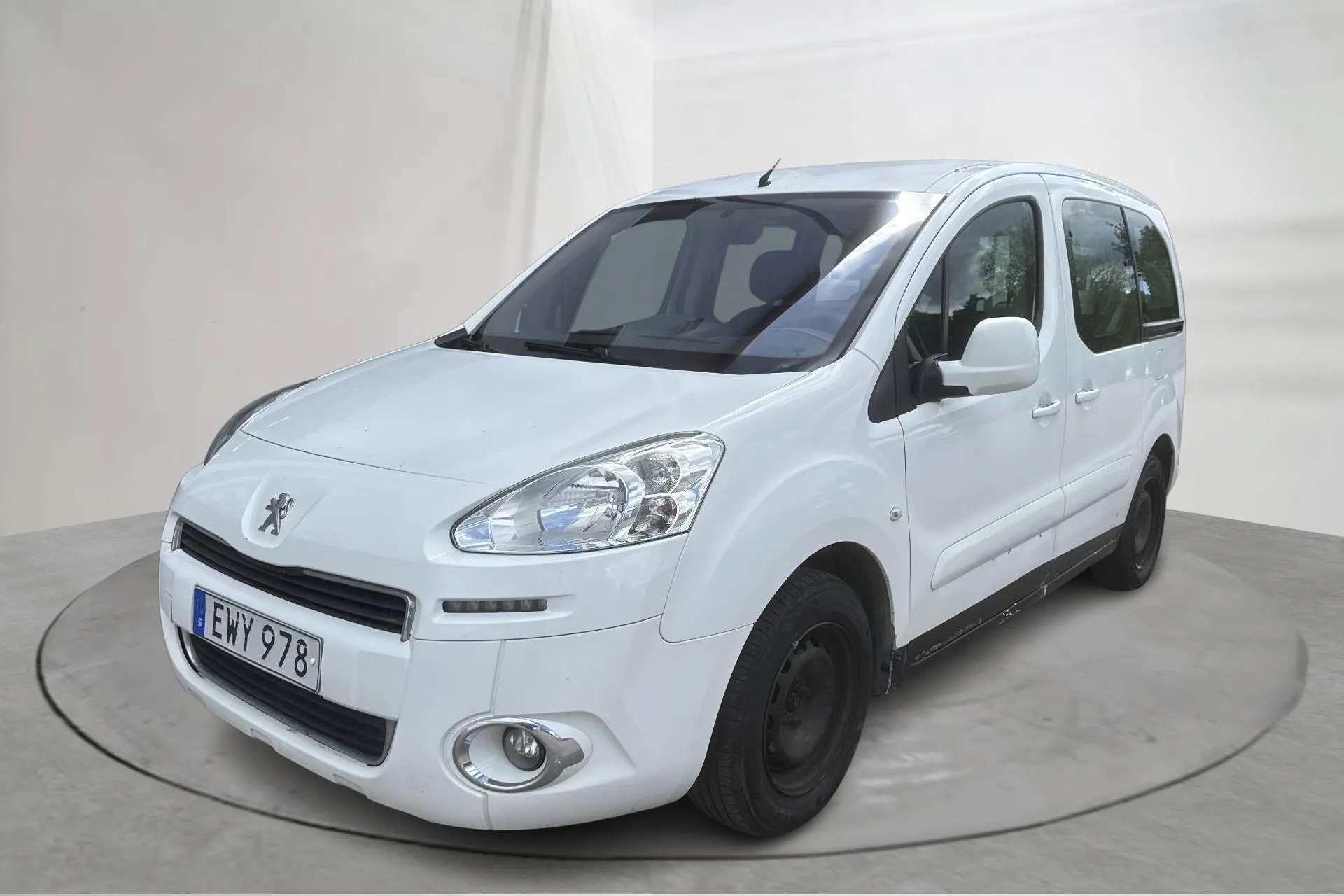 Presentationsfoto 1 av 12: Peugeot Partner Tepee 1.6 HDi (114hk) - 28 041 mil - Manuell - vit - 2015