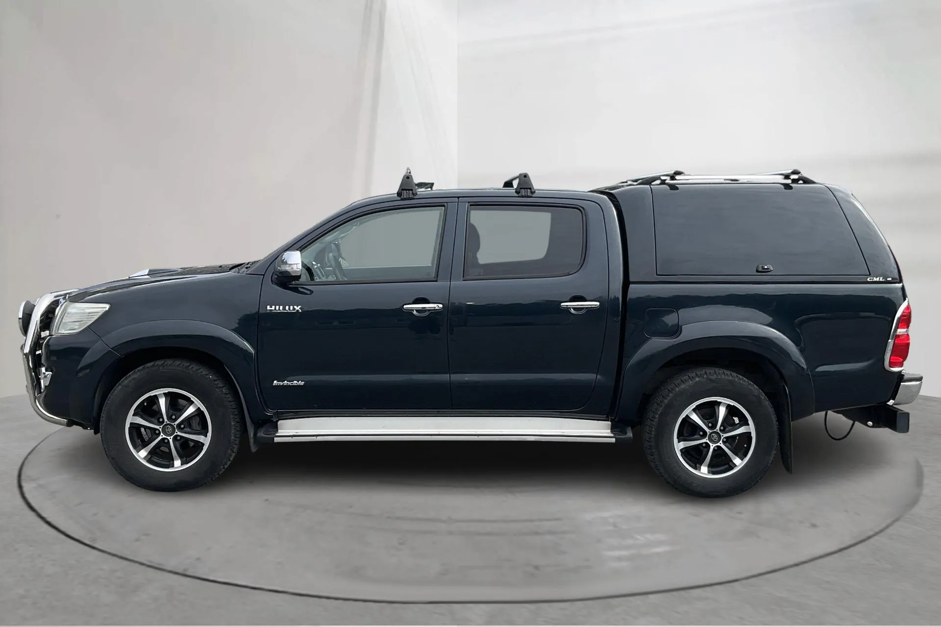 Zdjęcie prezentacyjne 2 z 14: Toyota Hilux 3.0 D-4D 4WD (171hk) - 210 150 km - Automatyczna - czarny - 2016