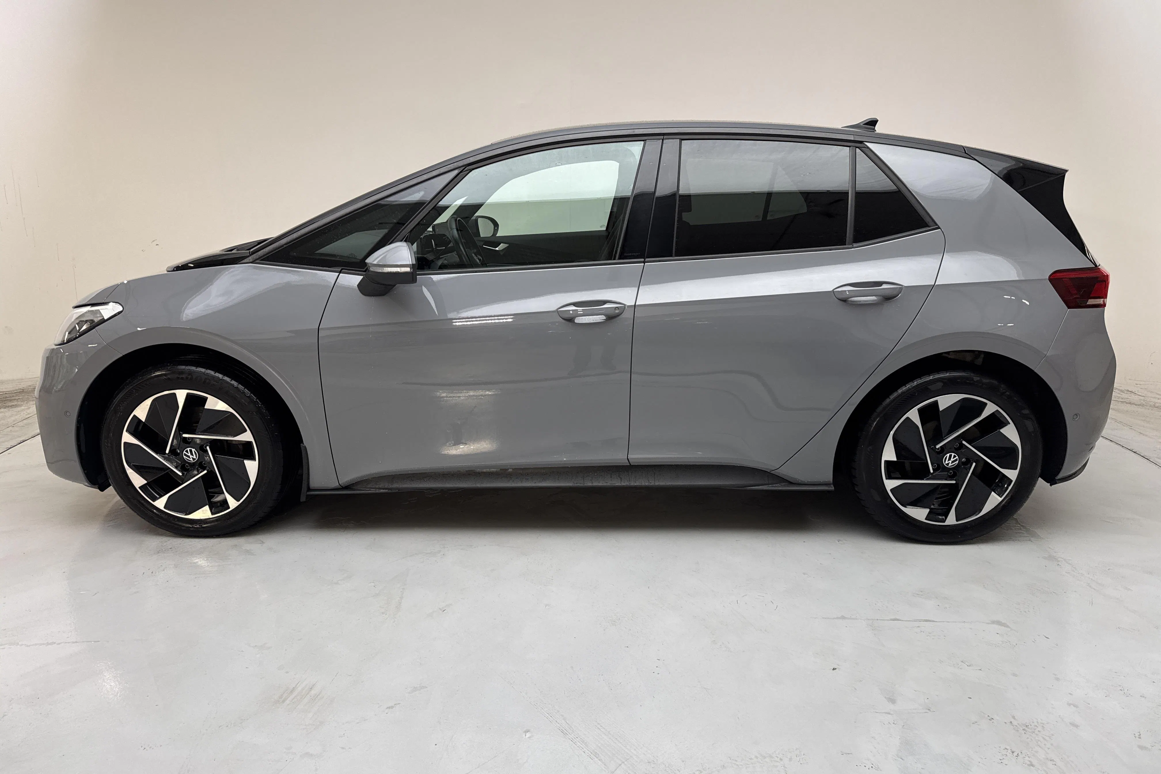 Presentationsfoto 2 av 16: VW ID.3 58kWh (204hk) - 4 122 mil - Automat - grå - 2023