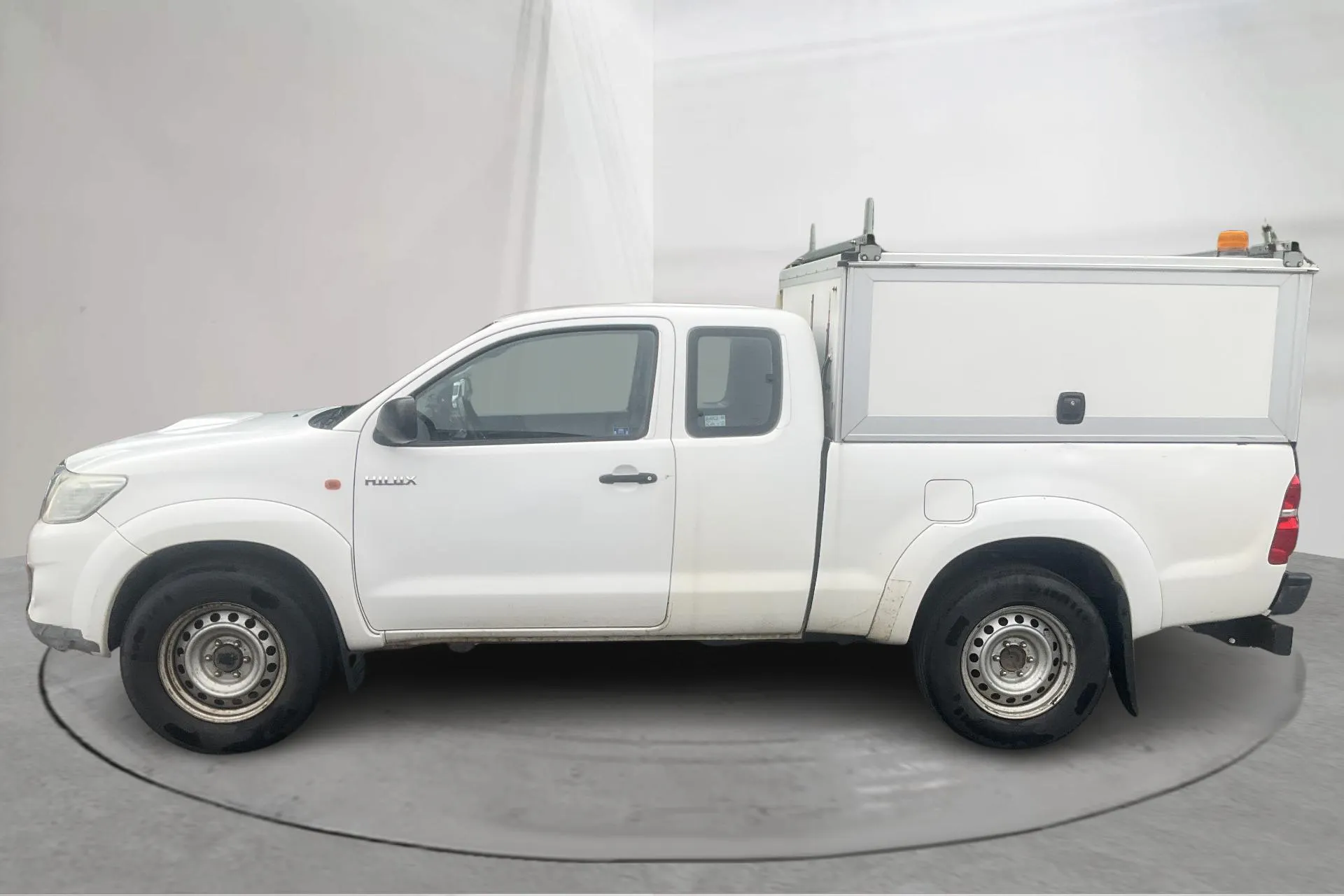 Presentation photo 2 of 12: Toyota Hilux 2.5 D-4D 4WD (144hk) - 26 407 Scandinavian mile - Manual - white - 2015