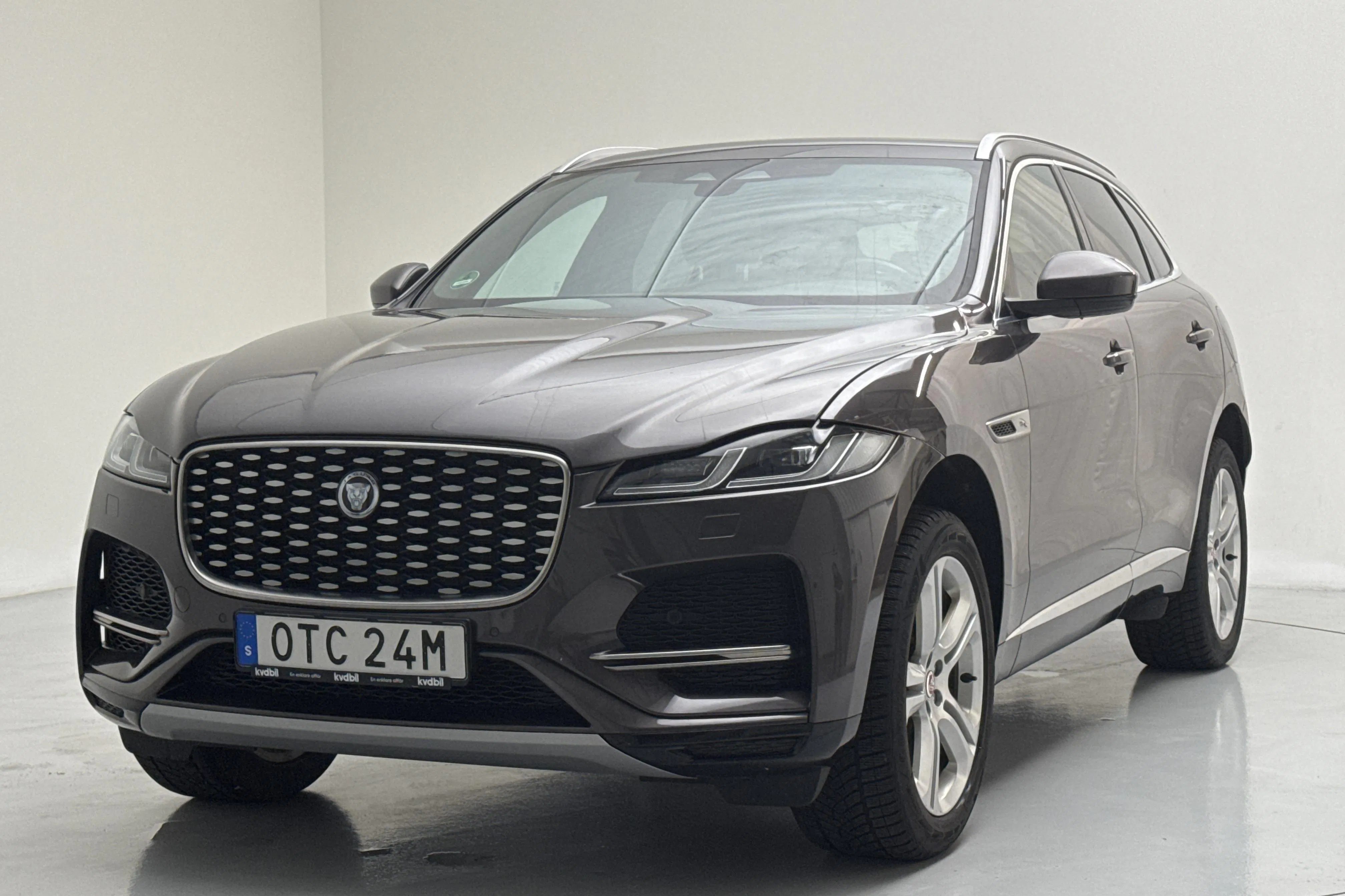 Presentationsfoto 1 av 19: Jaguar F-Pace P400e PHEV AWD (404hk) - 9 525 mil - Automat - grå - 2022