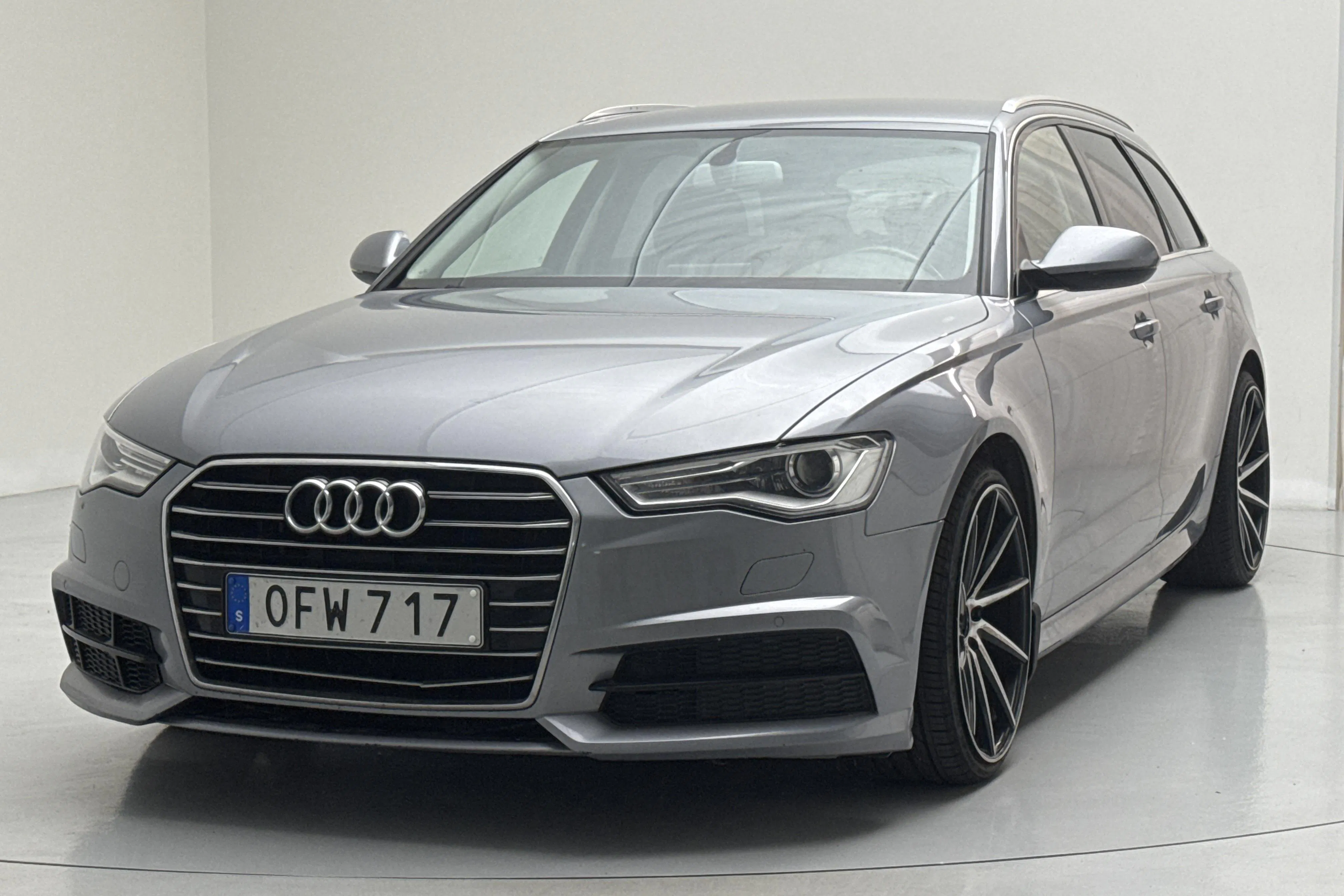Presentationsfoto 1 av 12: Audi A6 2.0 TDI Avant (190hk) - 18 325 mil - Automat - grå - 2017