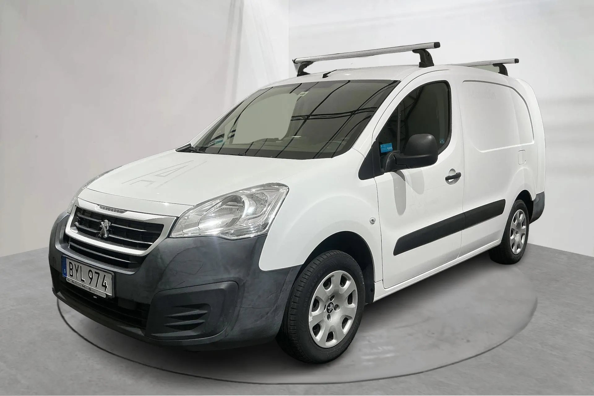 Presentationsfoto 1 av 15: Peugeot Partner 1.6 BlueHDI Skåp (100hk) - 6 344 mil - Manuell - vit - 2018