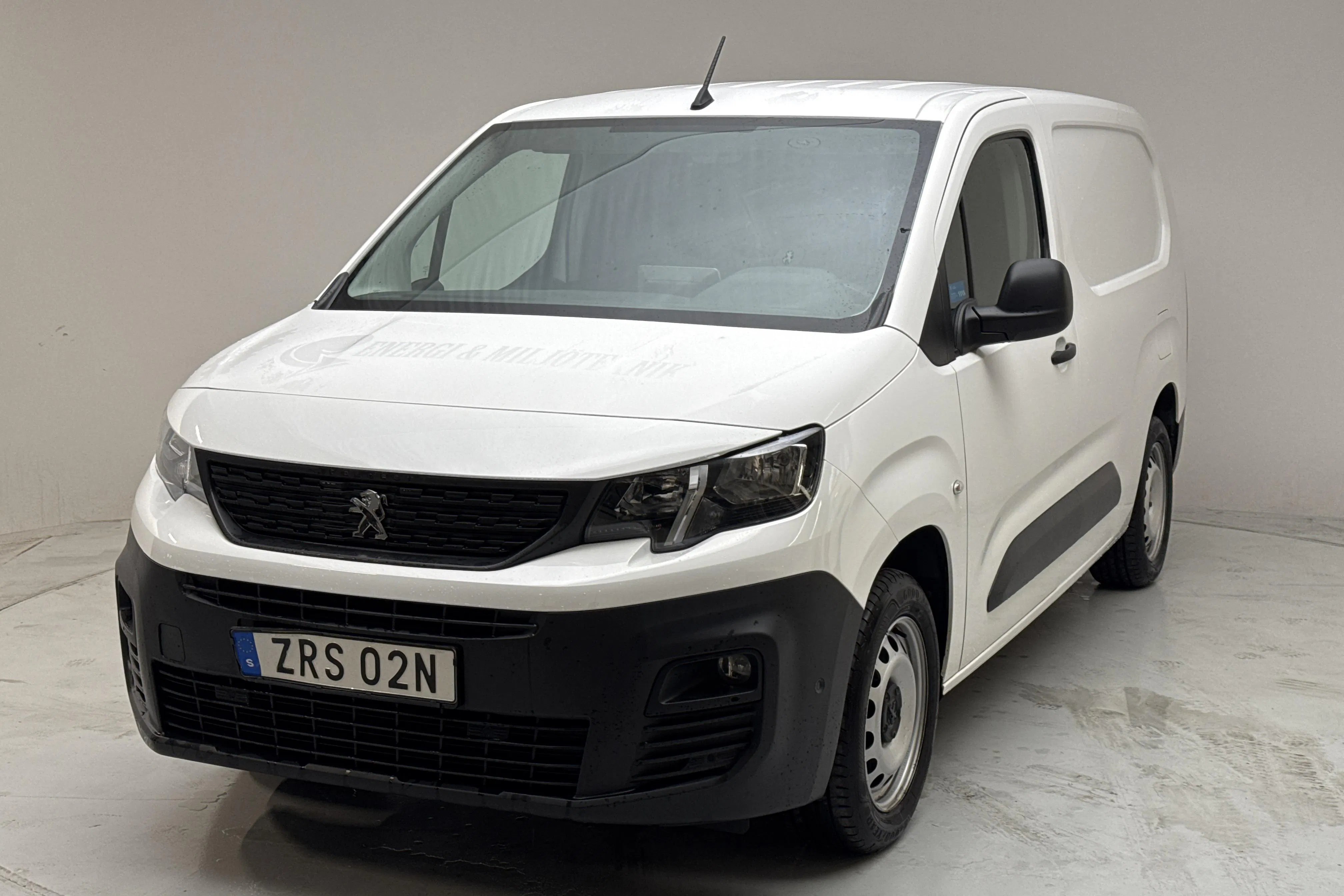 Presentationsfoto 1 av 11: Peugeot Partner 1.5 HDI Skåp (100hk) - 10 439 mil - Manuell - vit - 2020