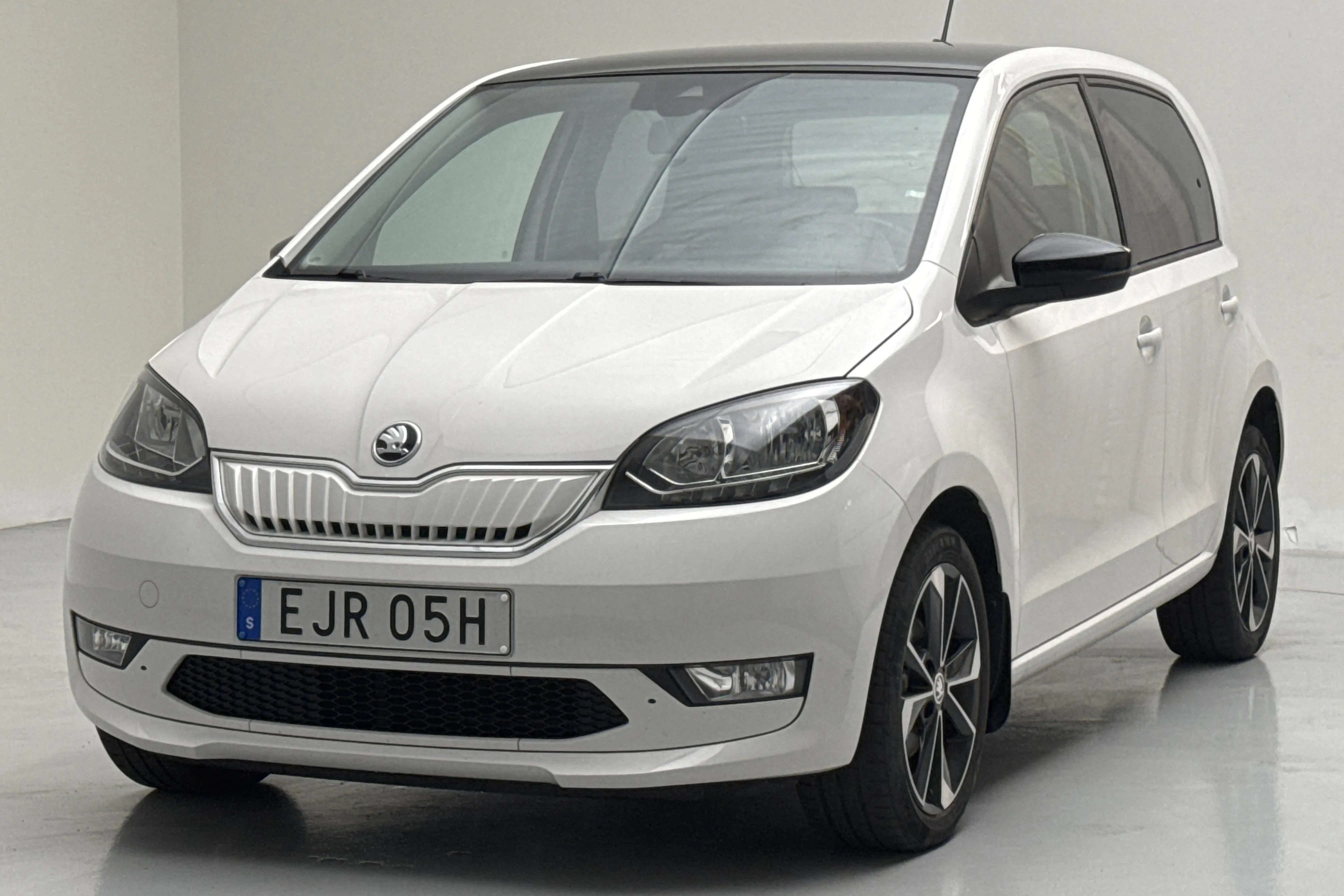 Presentation photo 1 of 13: Skoda CITIGOe iV 36,8kWh (83hk) - 75 430 km - Automatic - white - 2020