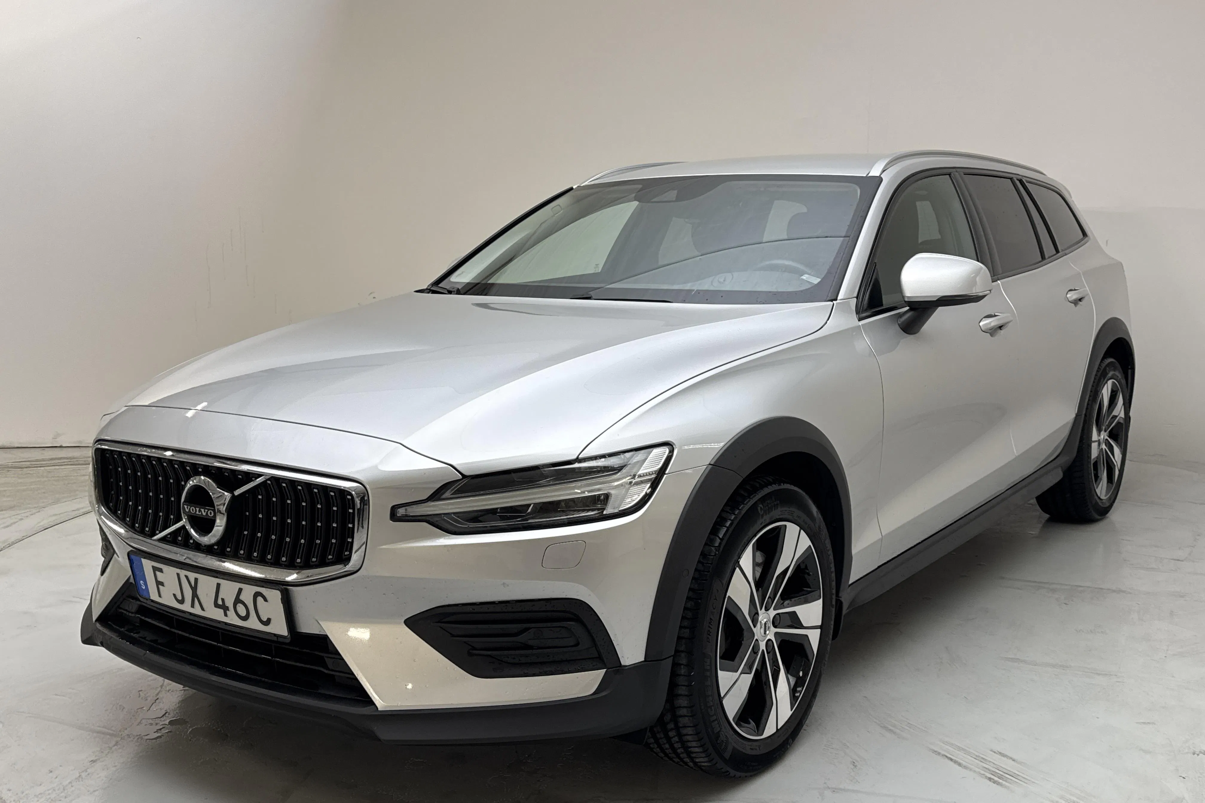 Presentation photo 1 of 15: Volvo V60 B4 Cross Country AWD Mildhybrid, Diesel (197hk) - 121 890 km - Automatic - silver - 2022