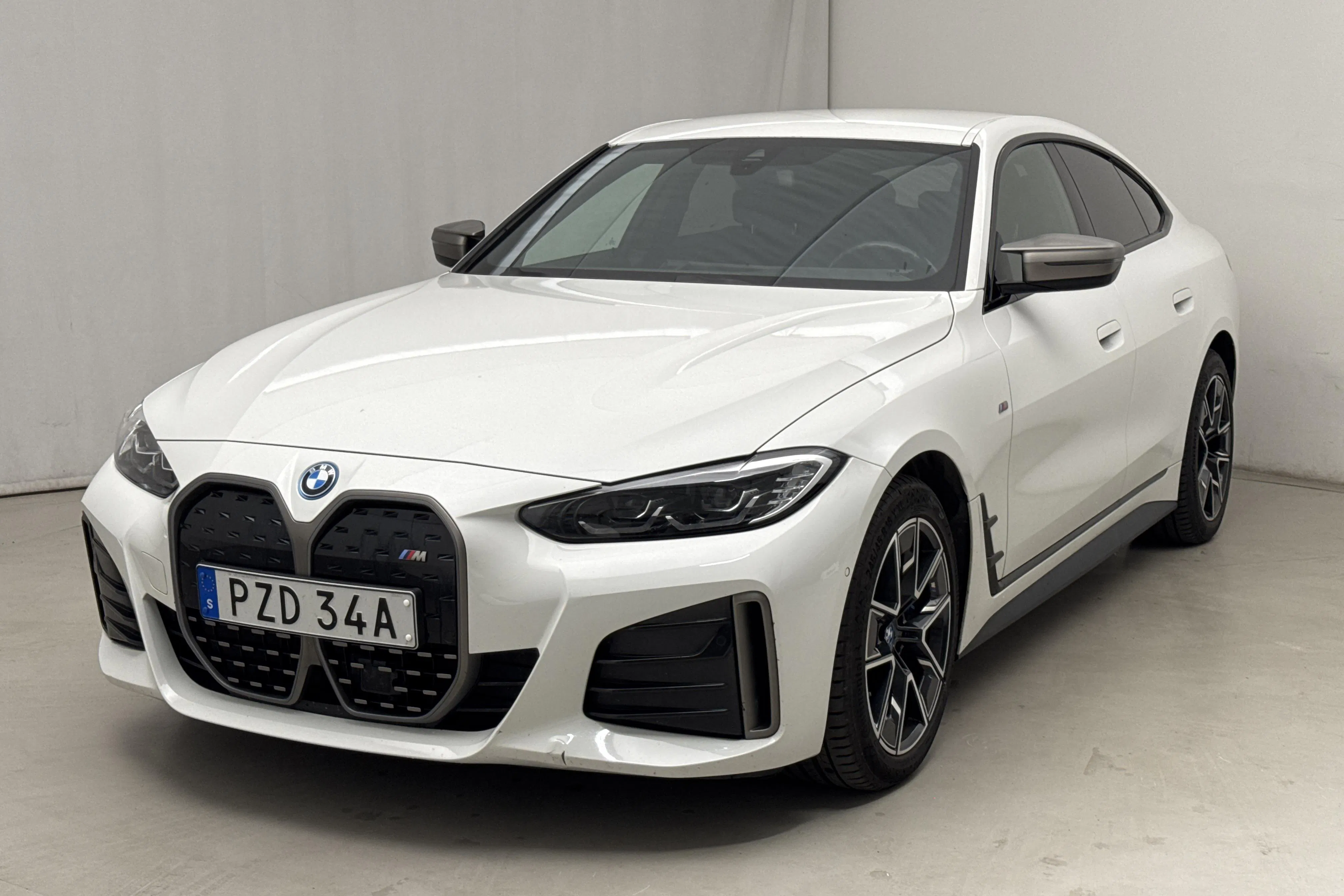 Presentationsfoto 1 av 23: BMW i4 M50 xDrive, G26 (544hk) - 7 102 mil - Automat - vit - 2024