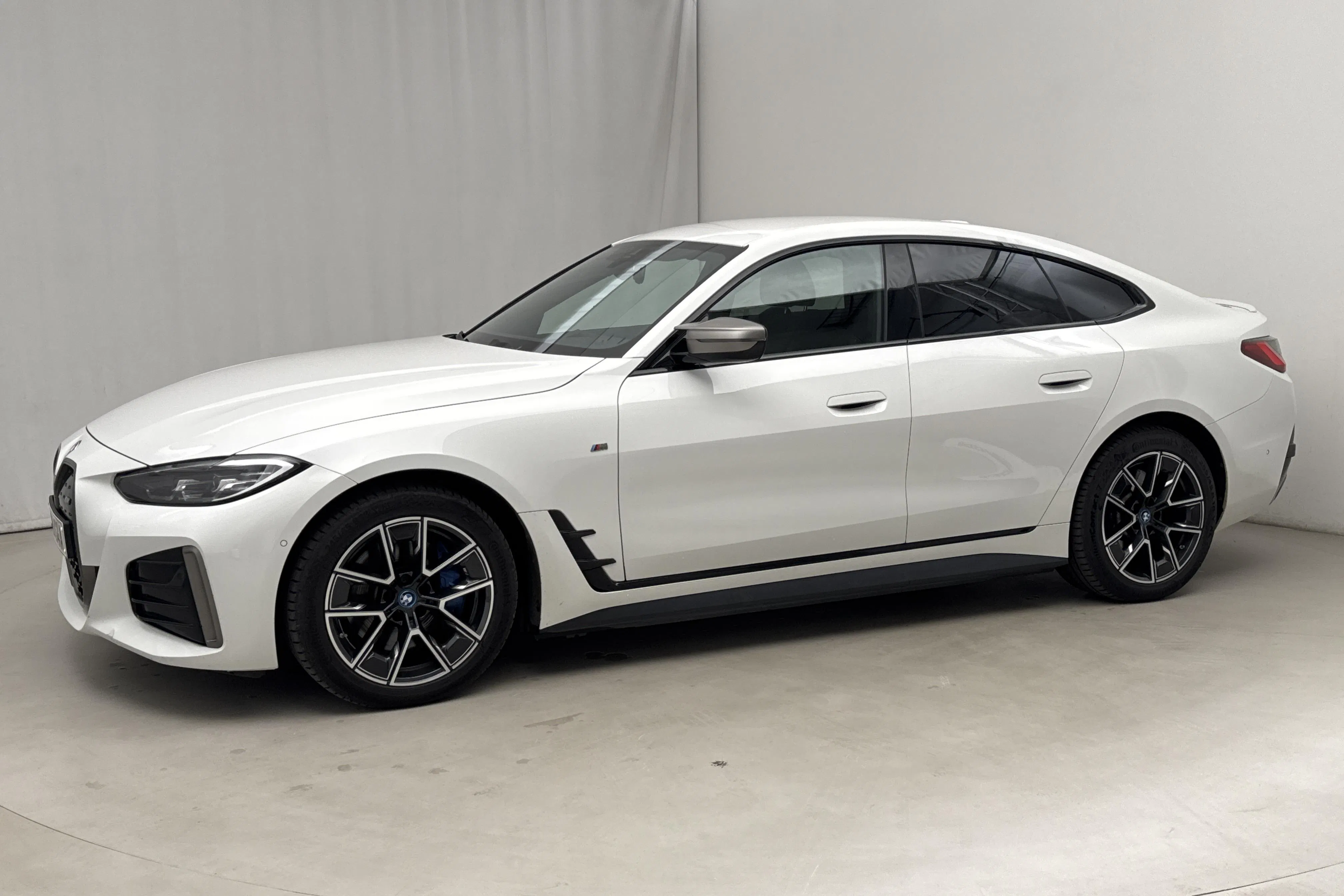 Presentationsfoto 2 av 23: BMW i4 M50 xDrive, G26 (544hk) - 7 102 mil - Automat - vit - 2024