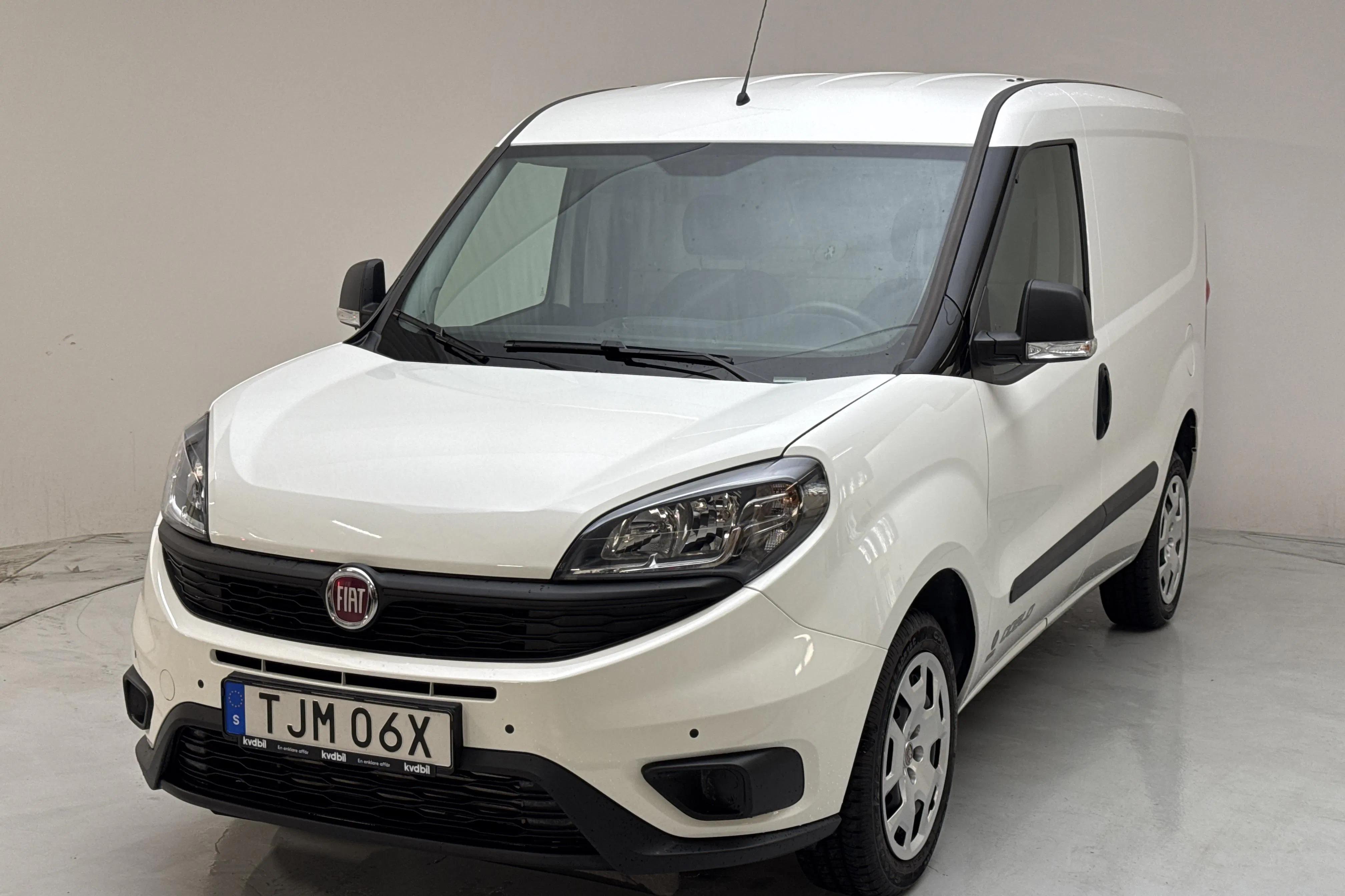 Presentationsfoto 1 av 11: Fiat Doblo Cargo 1.4T CNG (120hk) - 1 537 mil - Manuell - vit - 2021