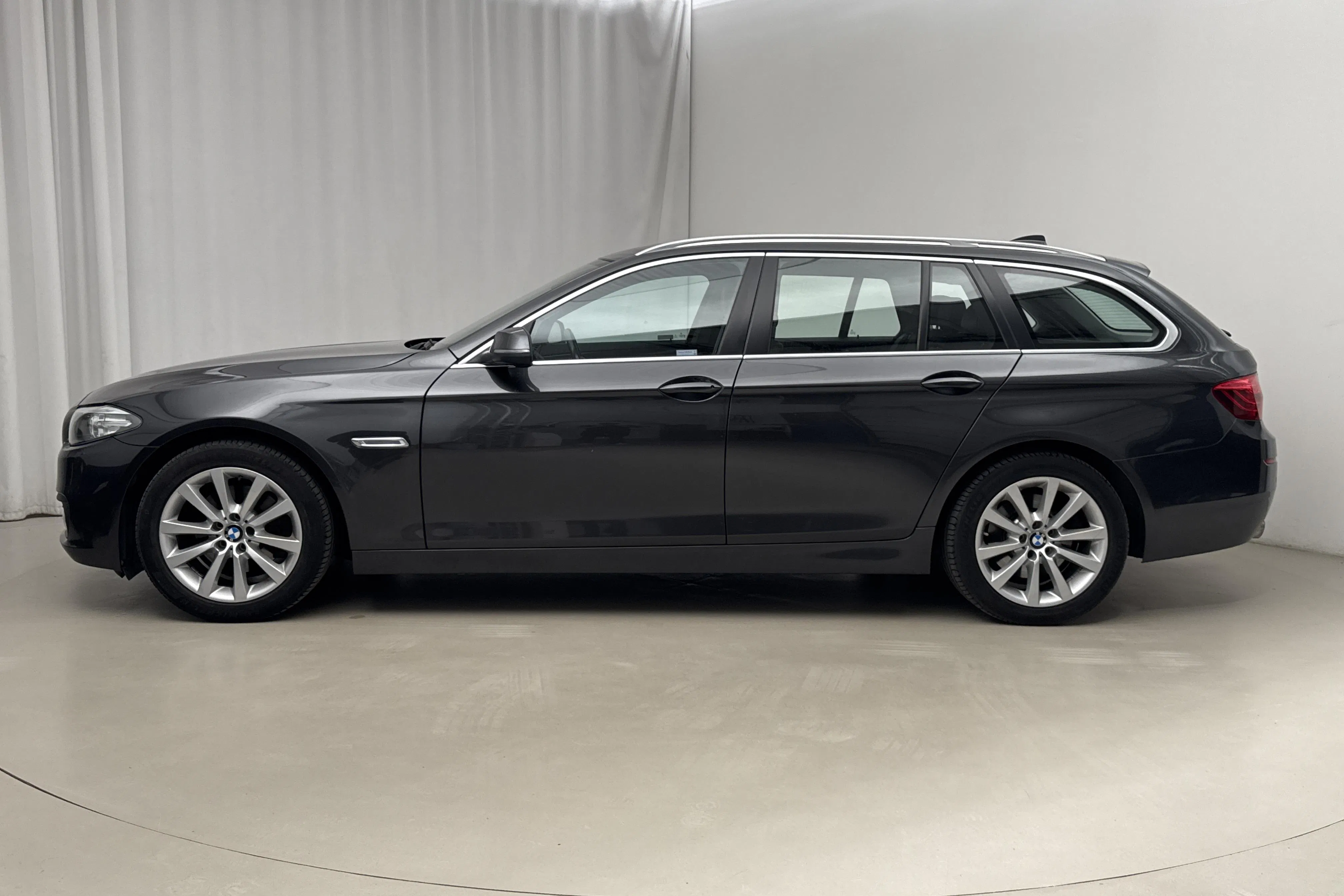 Presentation photo 2 of 15: BMW 520d xDrive Touring, F11 (190hk) - 113 820 km - Automatic - gray - 2017