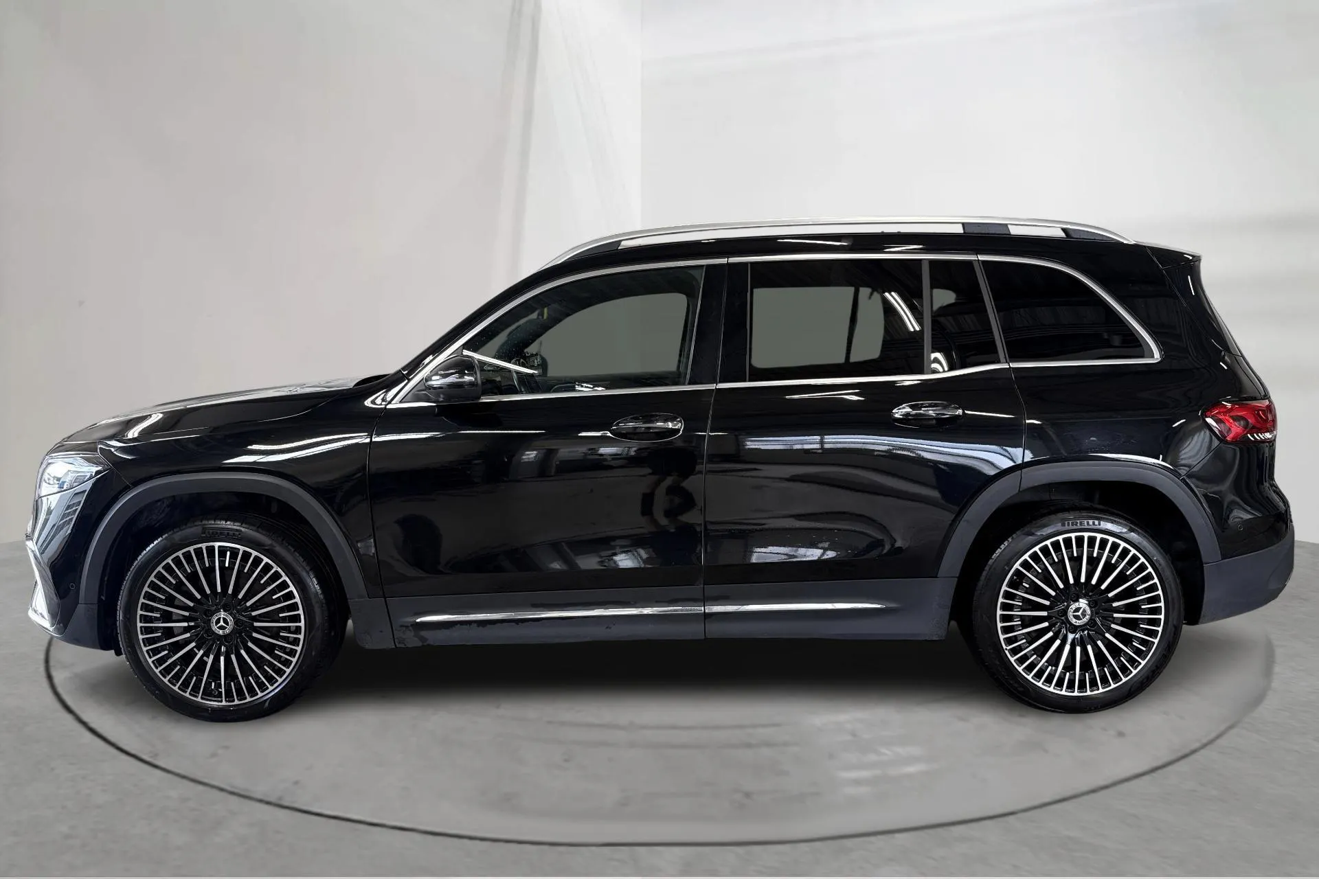 Presentationsfoto 2 av 22: Mercedes EQB 300 4MATIC X243 (228hk) - 9 263 mil - Automat - svart - 2024