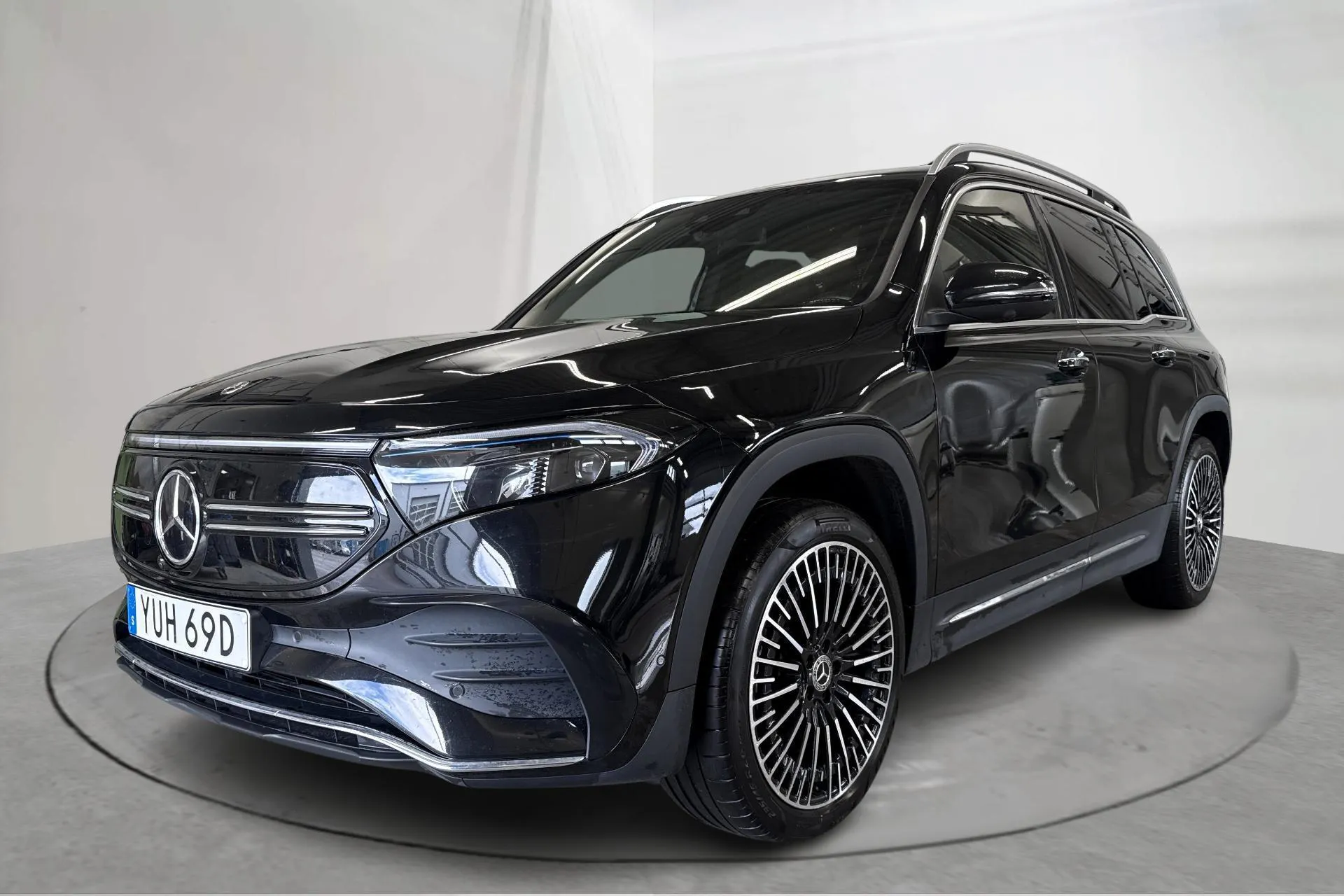 Presentationsfoto 1 av 22: Mercedes EQB 300 4MATIC X243 (228hk) - 9 263 mil - Automat - svart - 2024