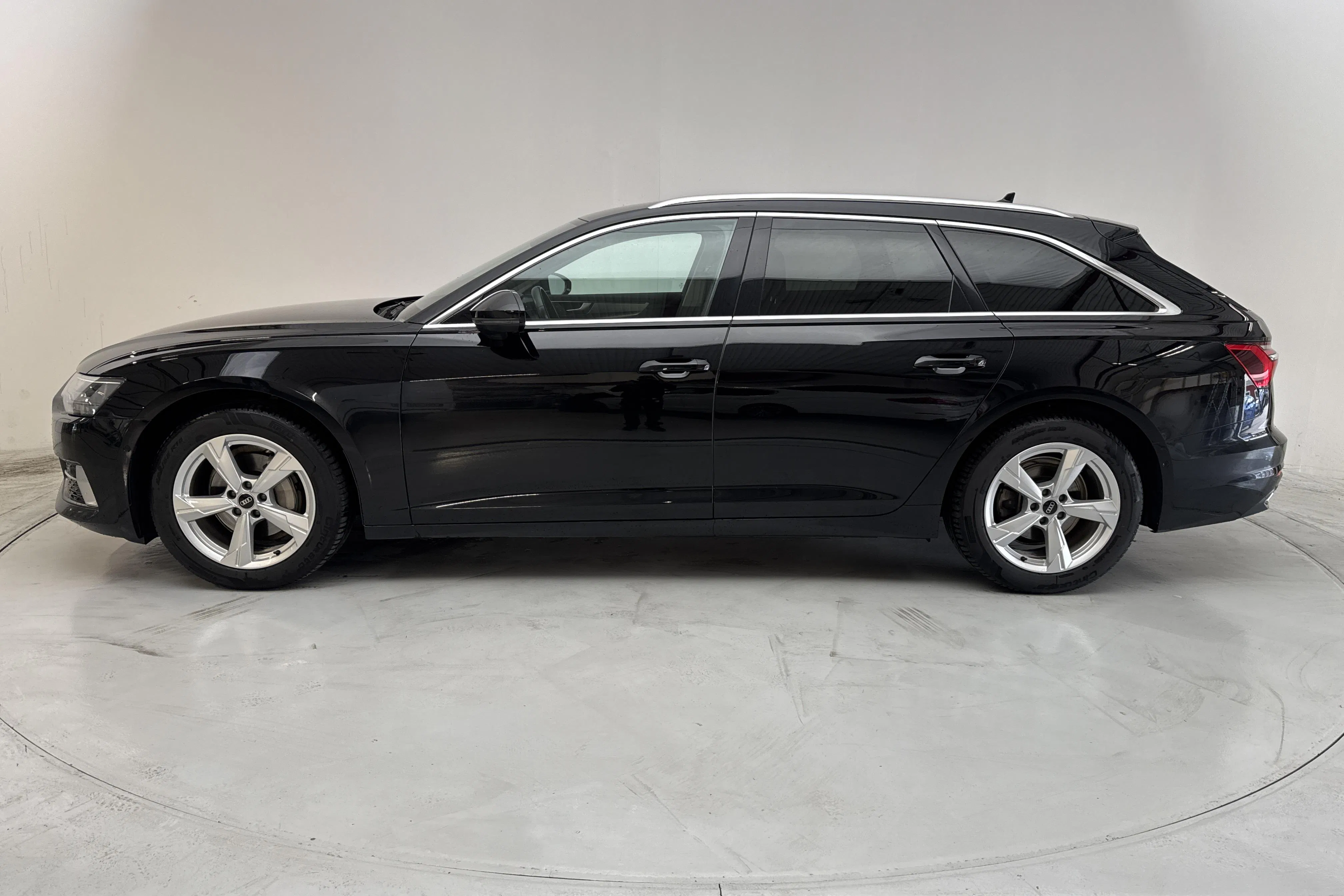 Presentationsfoto 2 av 16: Audi A6 Avant 40 TDI quattro (204hk) - 14 586 mil - Automat - svart - 2023