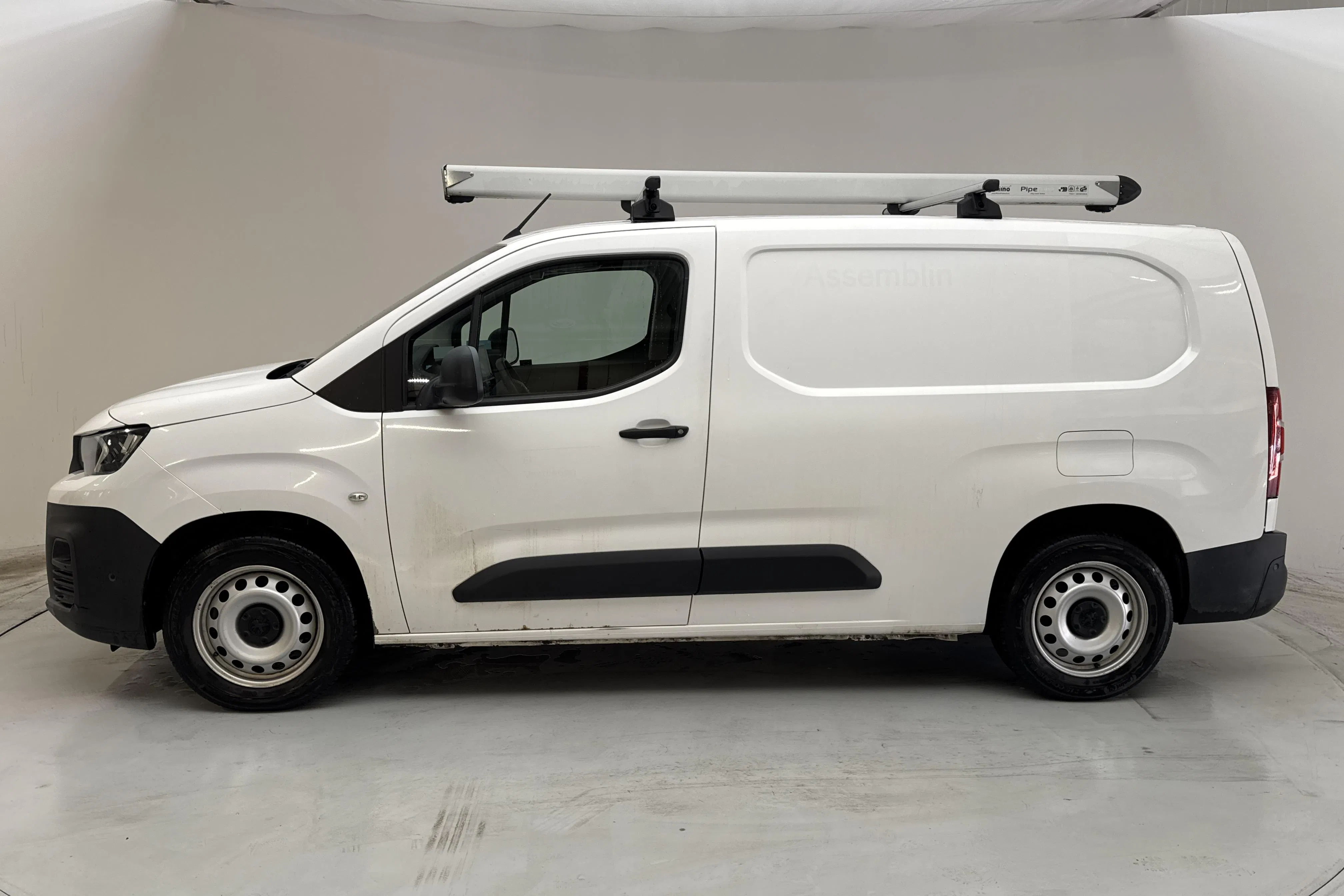 Presentationsfoto 2 av 11: Peugeot Partner 1.5 HDI Skåp (100hk) - 12 692 mil - Manuell - vit - 2019