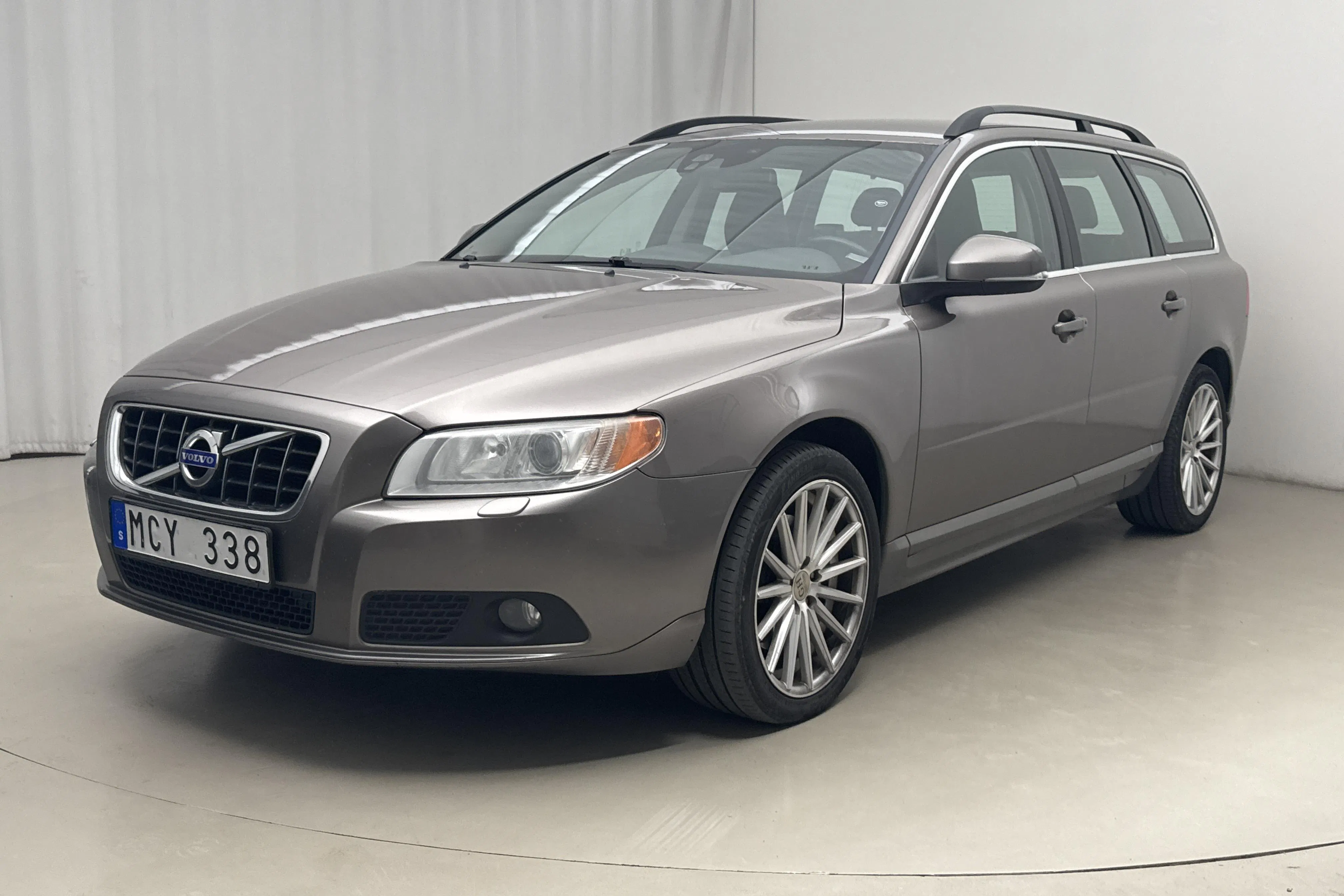 Presentationsfoto 1 av 14: Volvo V70 II D5 AWD (215hk) - 28 198 mil - Automat - grå - 2012
