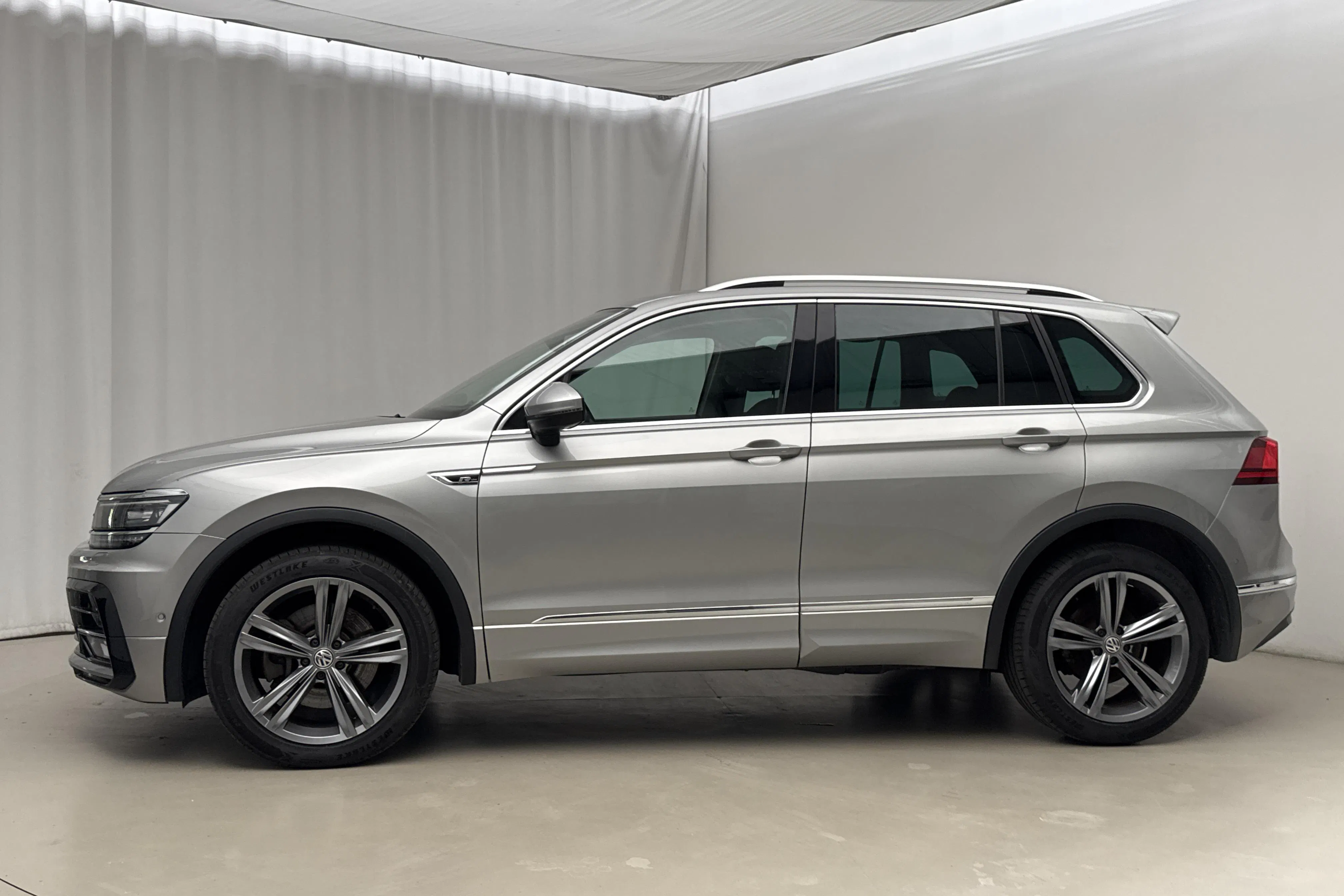 Presentation photo 2 of 21: VW Tiguan 2.0 TDI 4MOTION (190hk) - 100 410 km - Automatic - silver - 2018