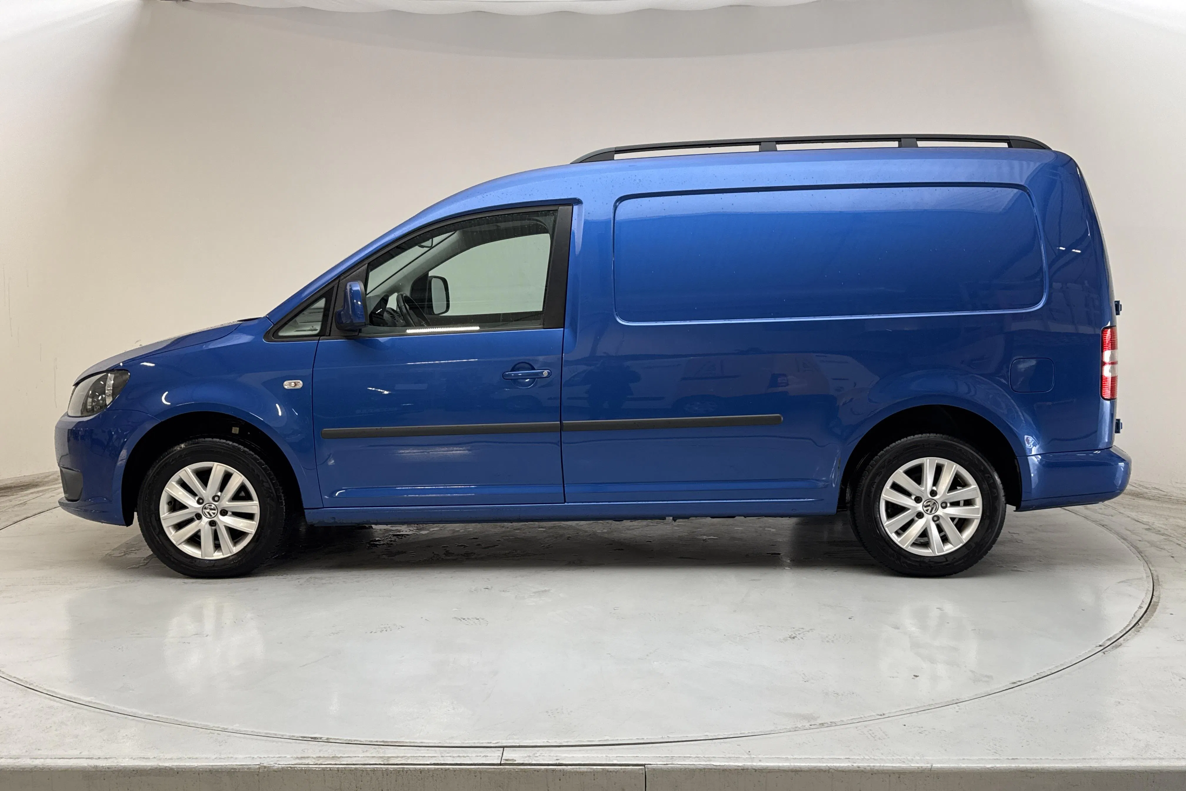 Presentation photo 2 of 11: VW Caddy 1.6 TDI Maxi Skåp (102hk) - 124 940 km - Automatic - blue - 2015