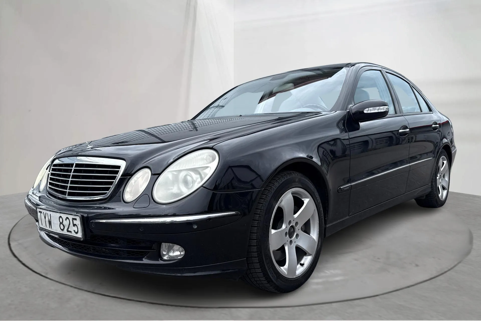 Presentation photo 1 of 16: Mercedes E 500 W211 (306hk) - 242 140 km - Automatic - black - 2003