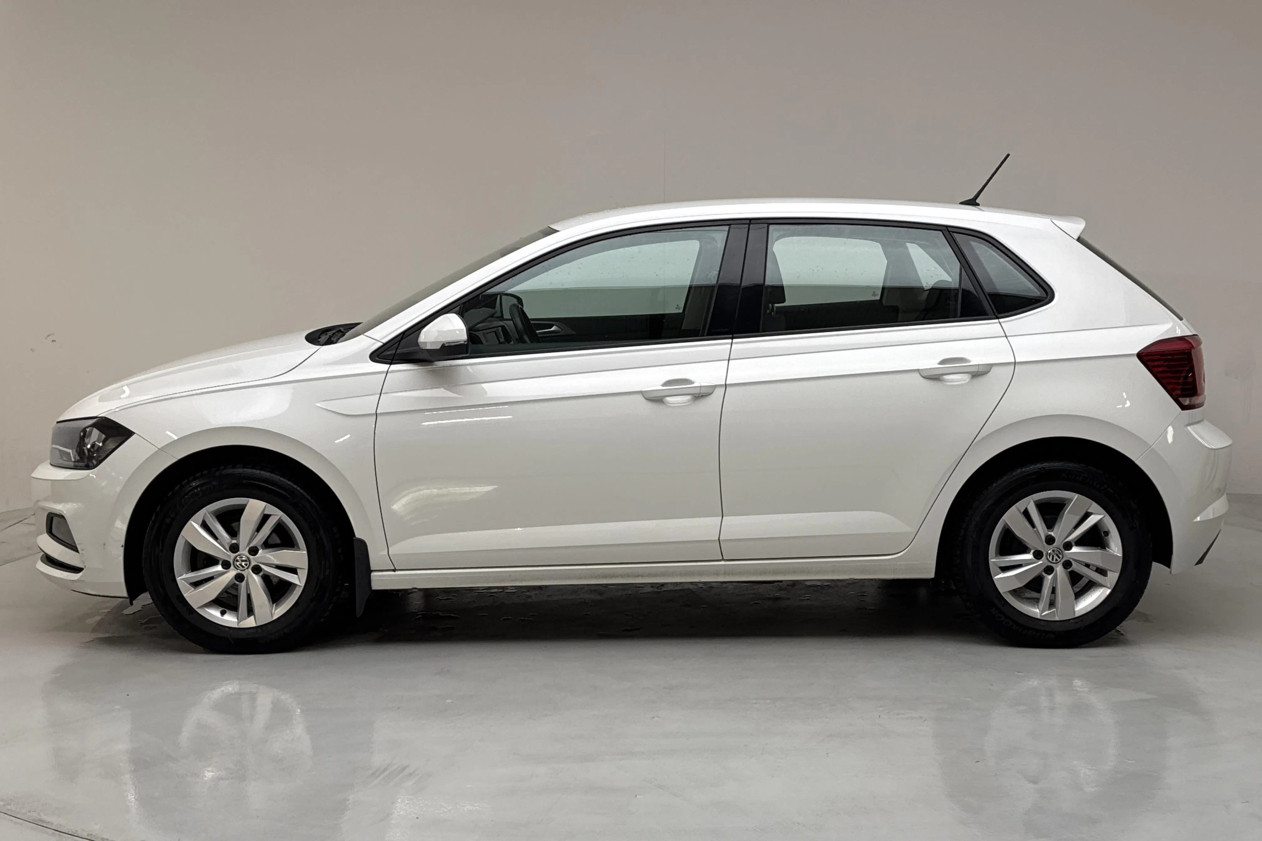 Esittelykuva 2 osoitteesta 12: VW Polo 1.0 TGI 5dr (90hk) - 35 650 km - Manuaalinen - valkoinen - 2020
