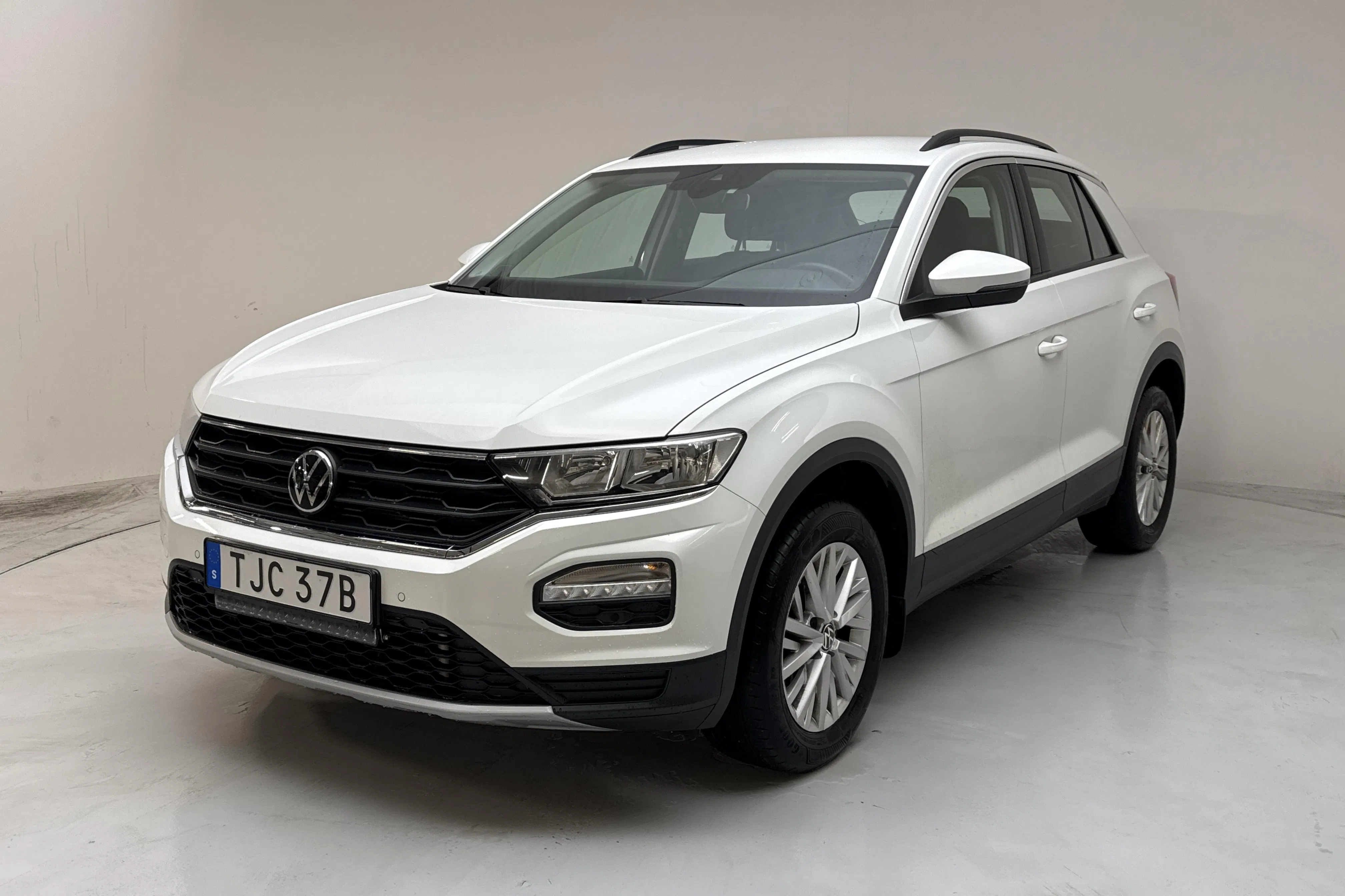 Presentationsfoto 1 av 13: VW T-Roc 2.0 TSI 4MOTION (190hk) - 14 376 mil - Automat - vit - 2021