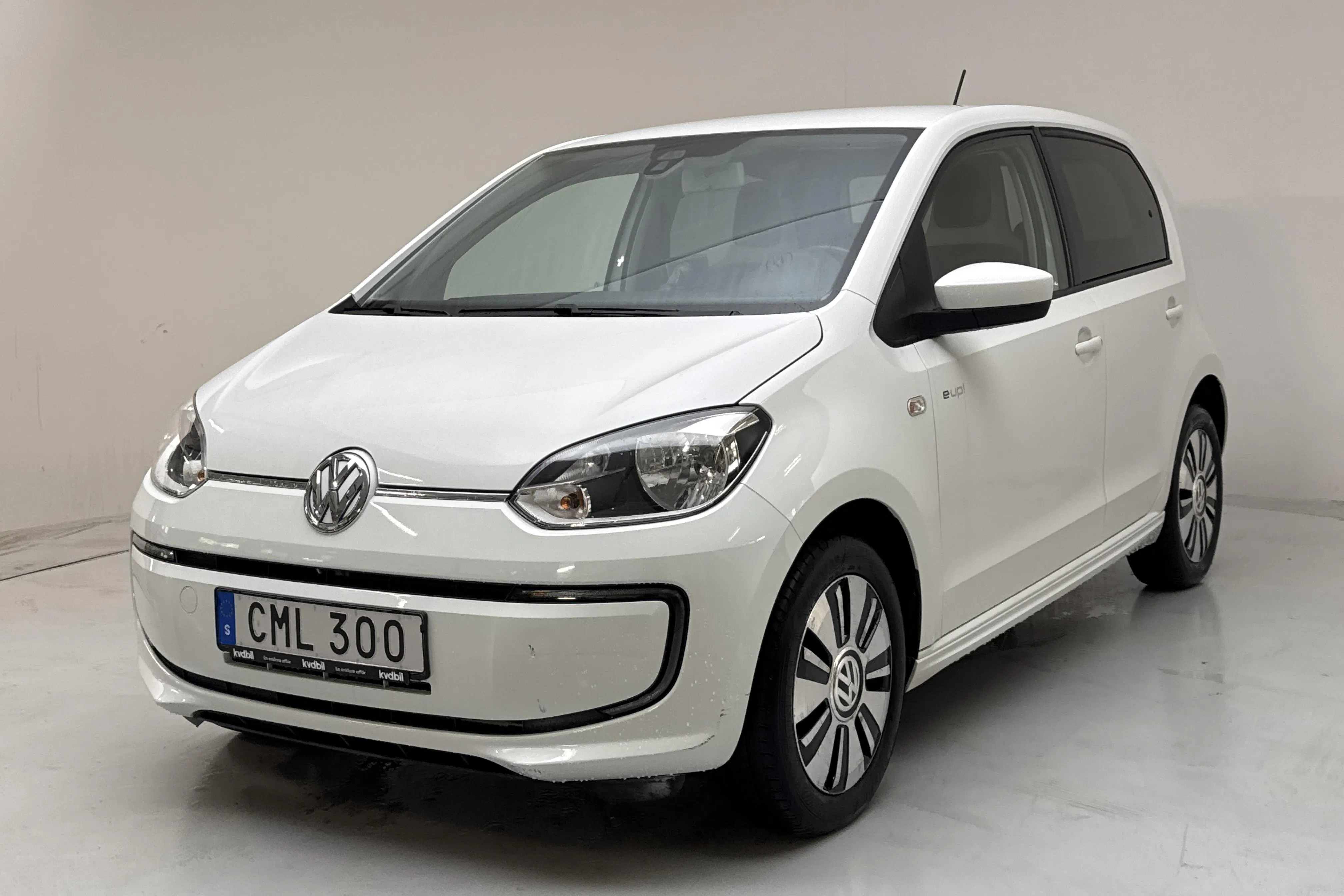 Presentation photo 1 of 16: VW e-up! (82hk) - 58 540 km - Automatic - white - 2014