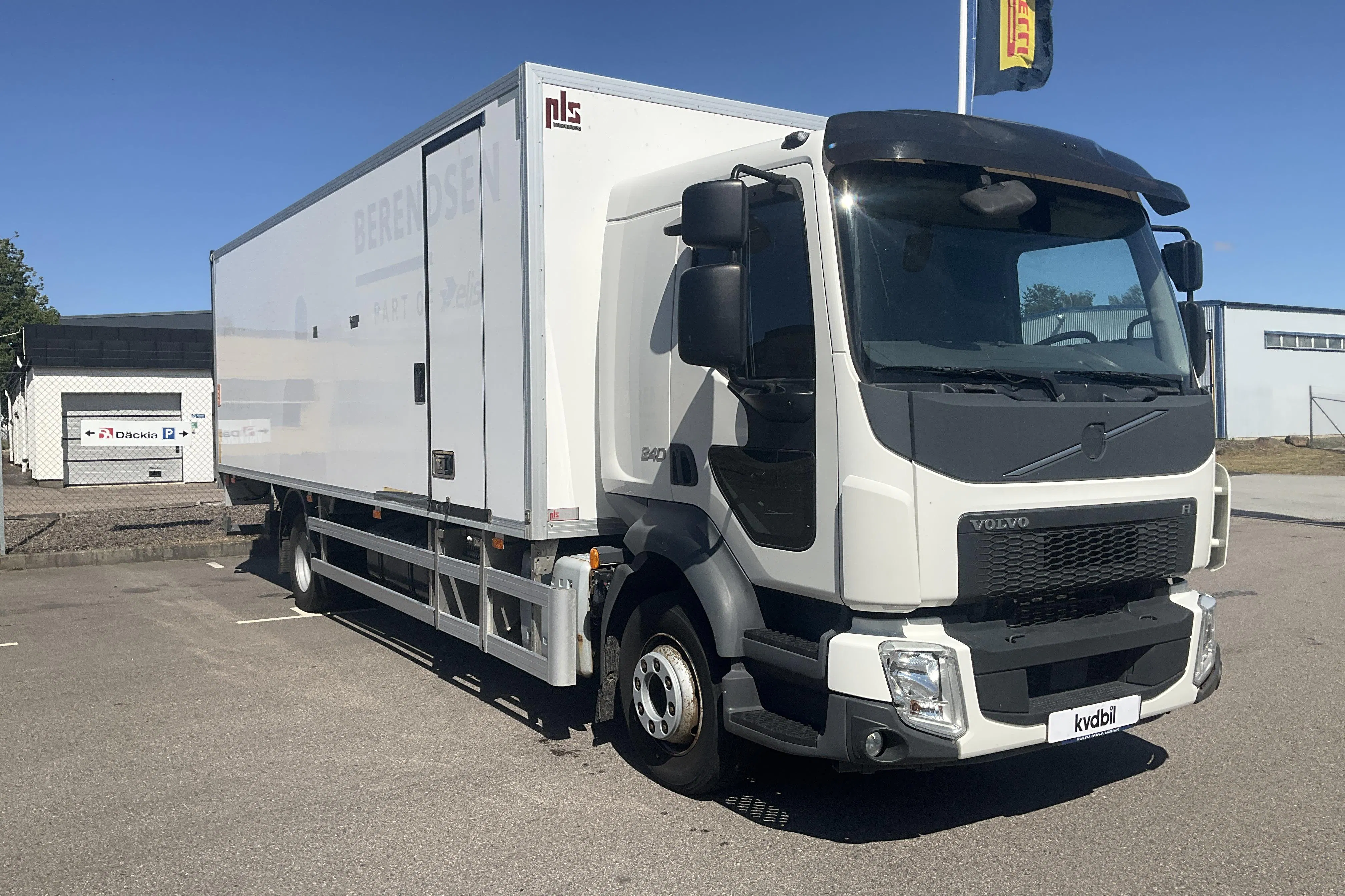 Presentation photo 2 of 47: VOLVO FL240 - 281 410 km - Automatic - white - 2018
