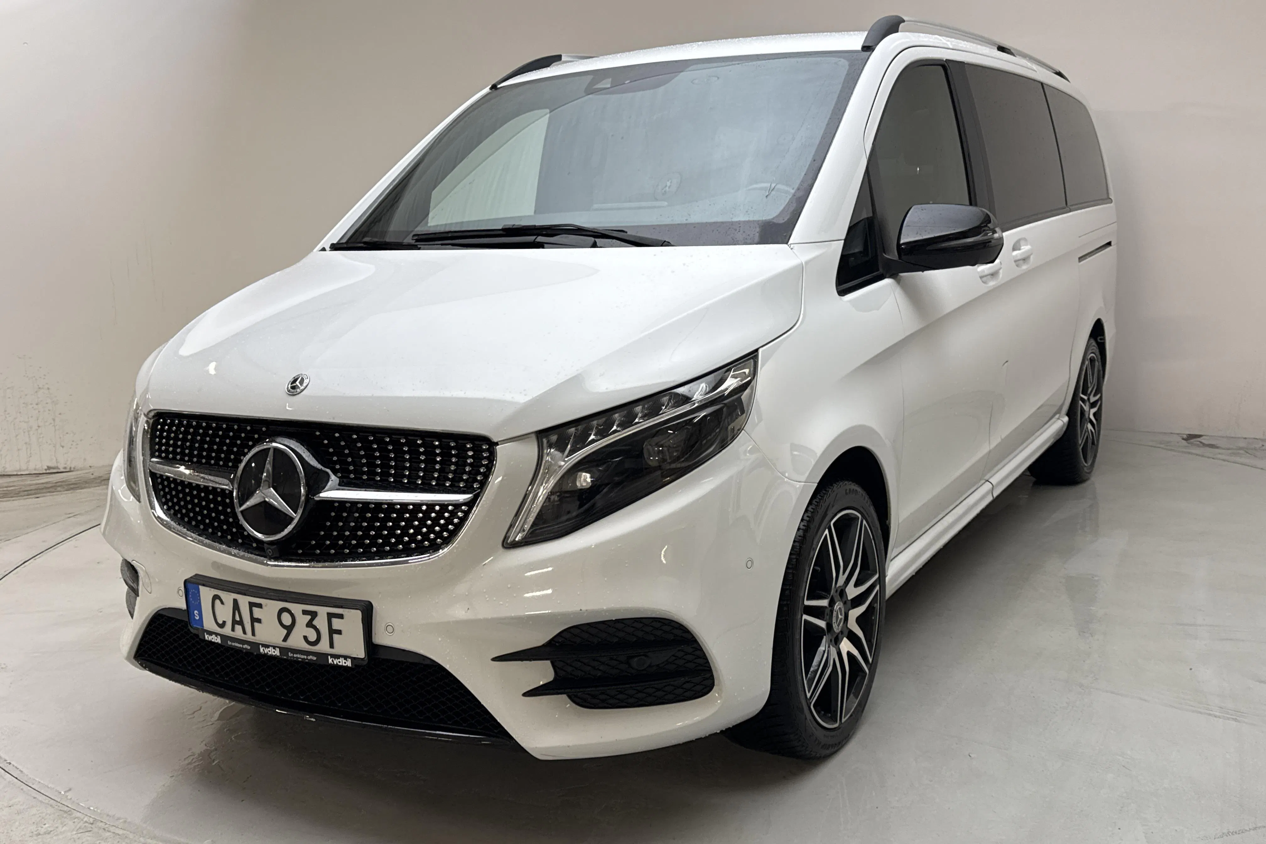 Presentationsfoto 1 av 21: Mercedes V 300 d 4MATIC W447 (237hk) - 7 776 mil - Automat - vit - 2024